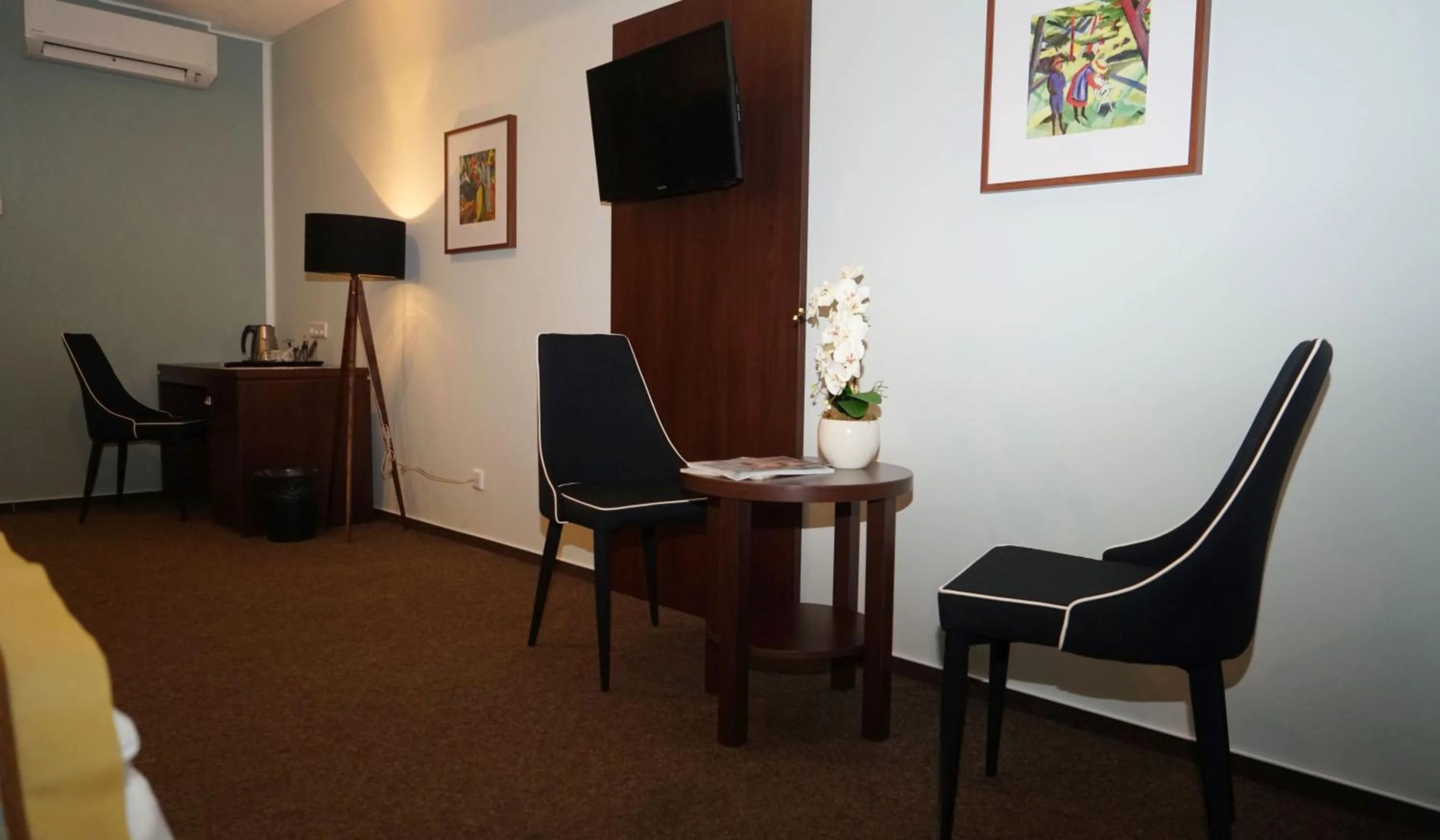 Seating area in Hotel Class