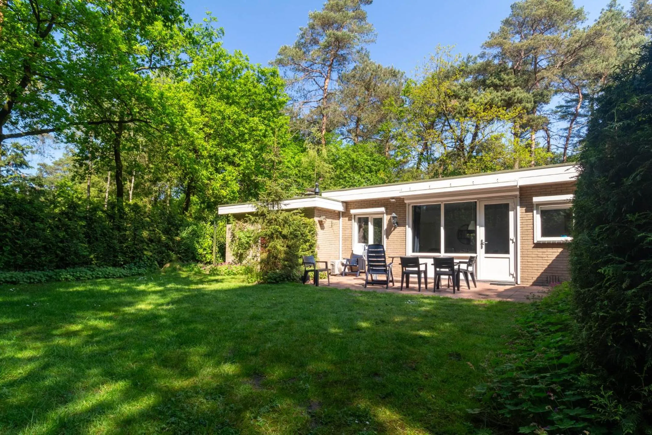 Property building in Holiday Home Eekhoornbosch