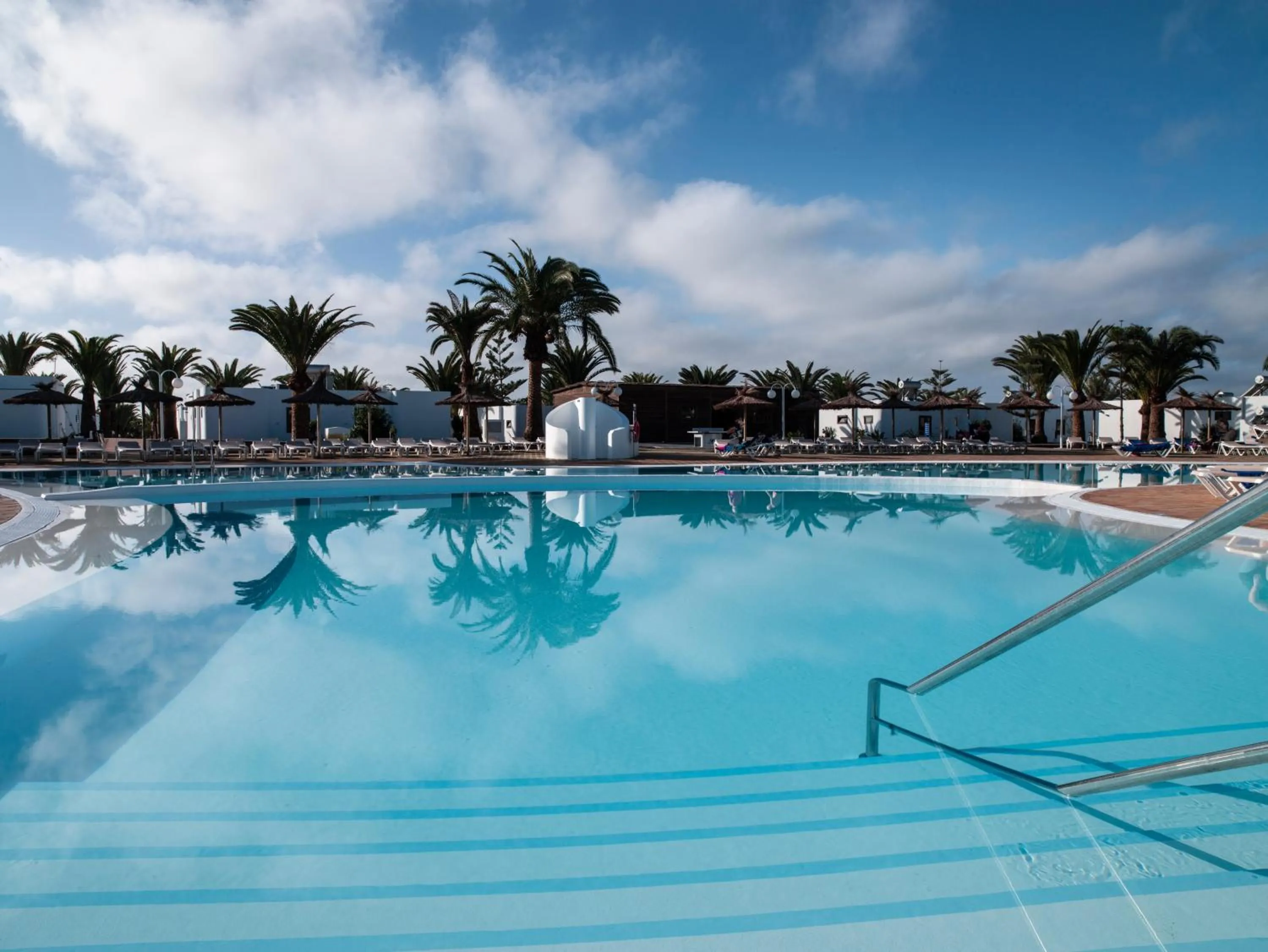 Swimming pool in HL Rio Playa Blanca