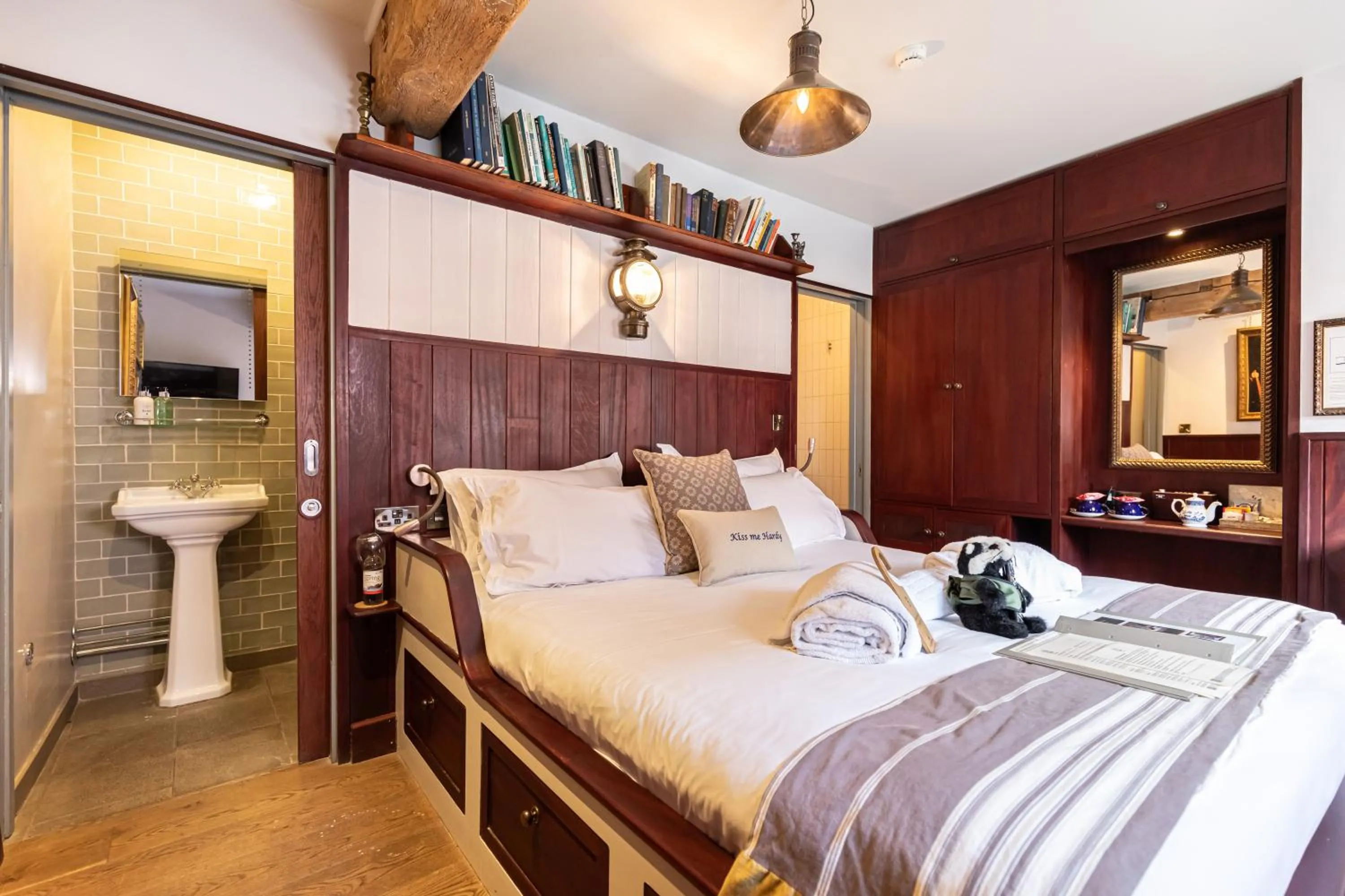 Bedroom, Bed in 1777. At The Albion