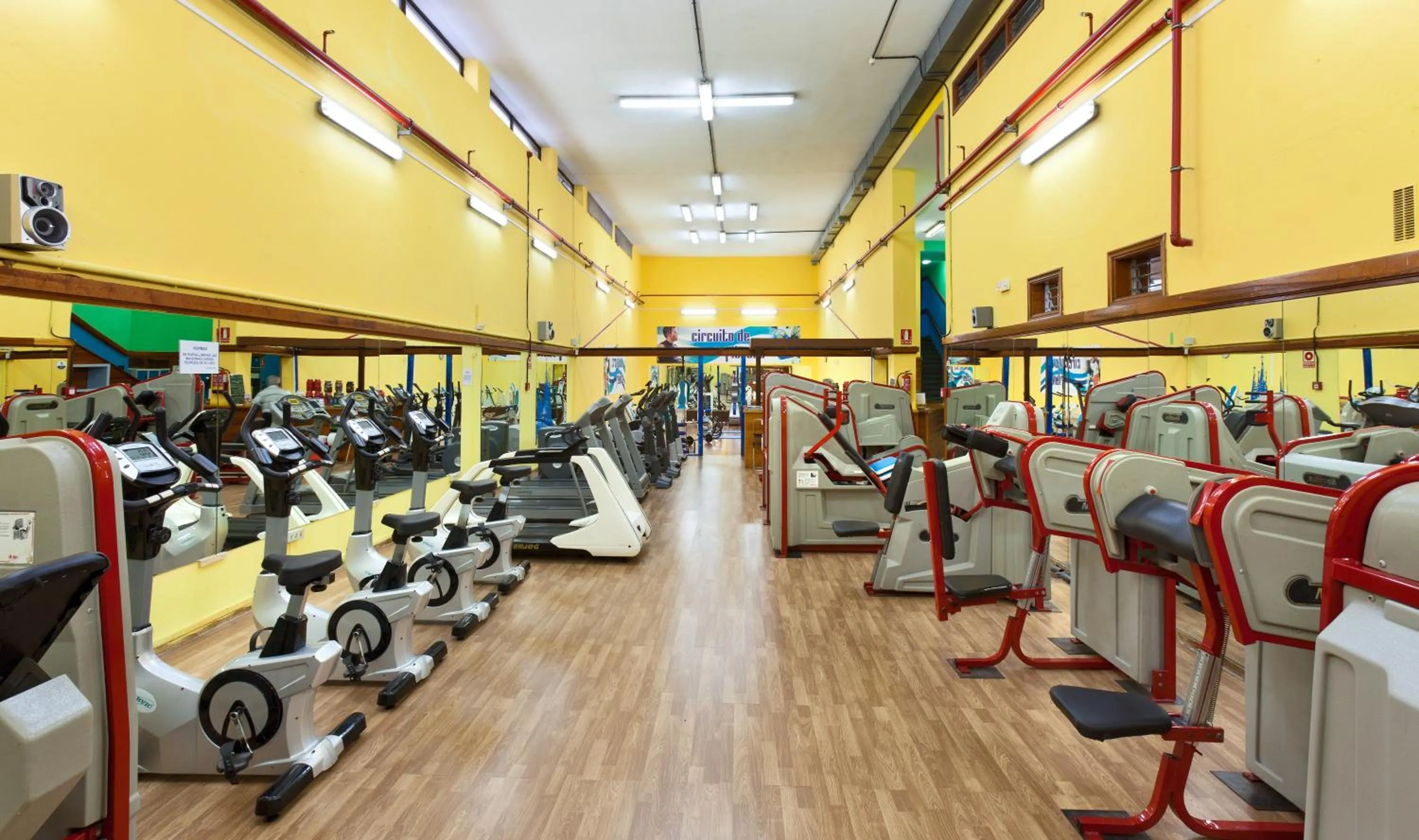 Fitness centre/facilities in Apartamentos Casablanca