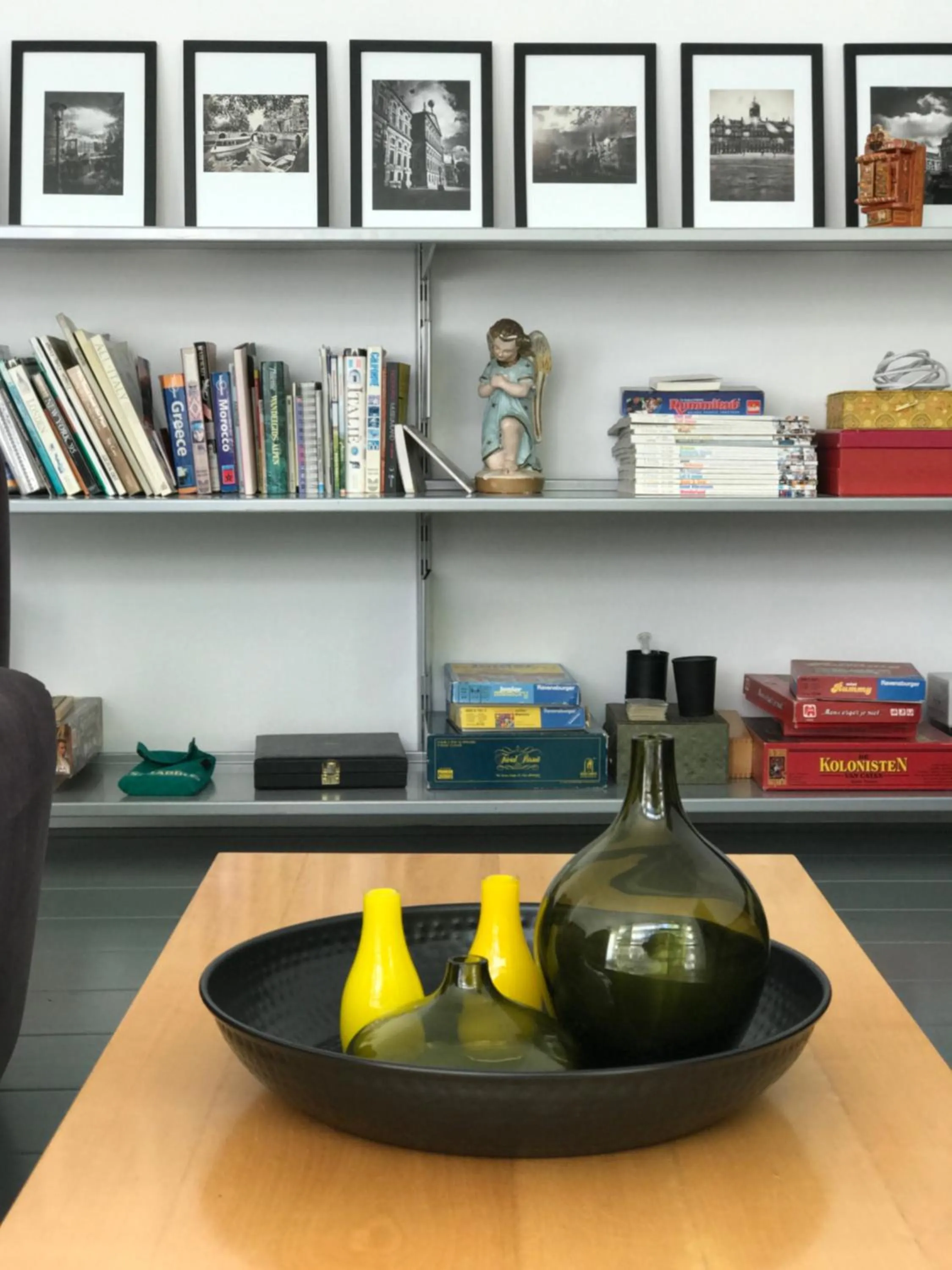 Living room in Bed of Roses