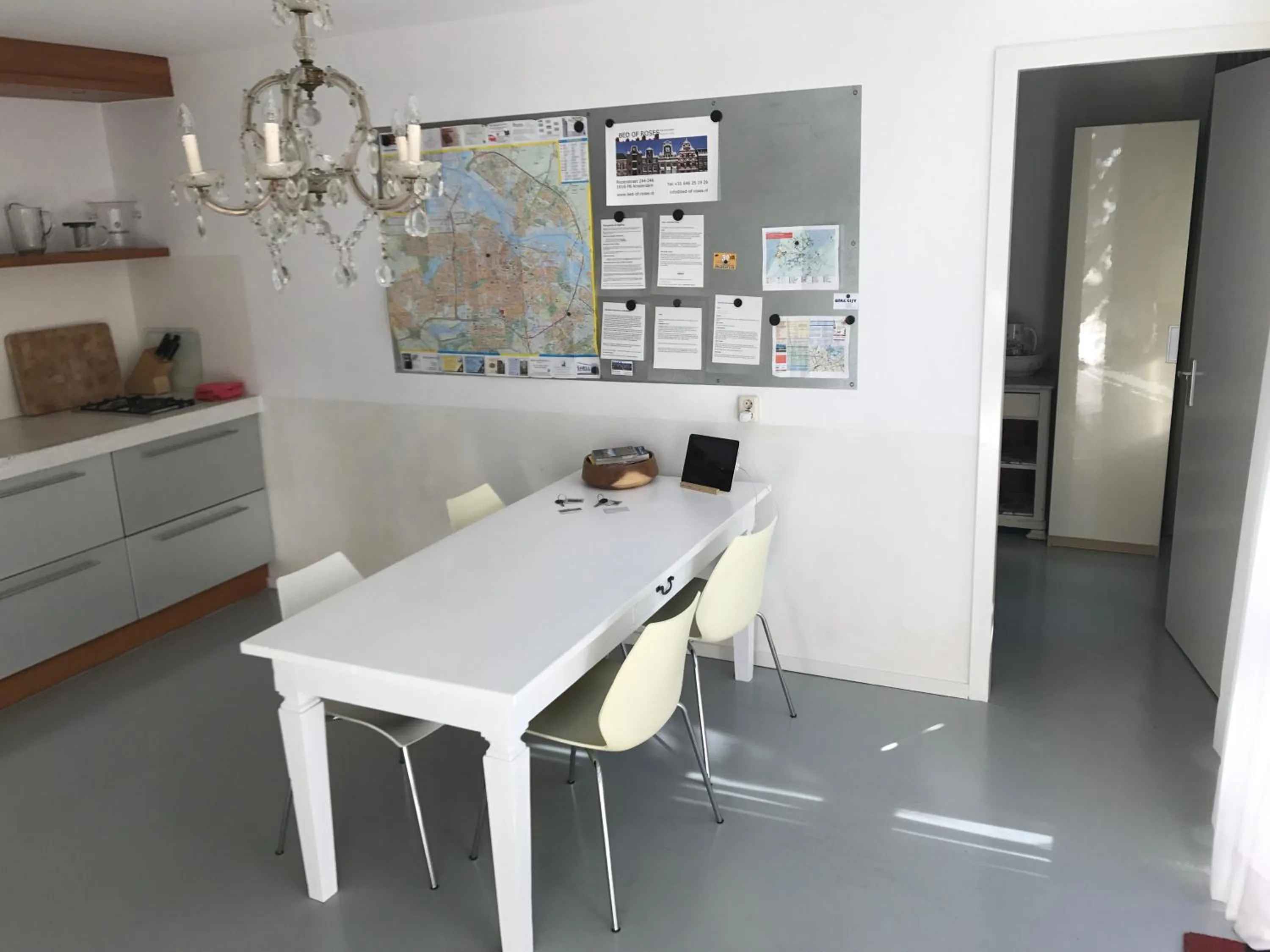 Kitchen or kitchenette in Bed of Roses