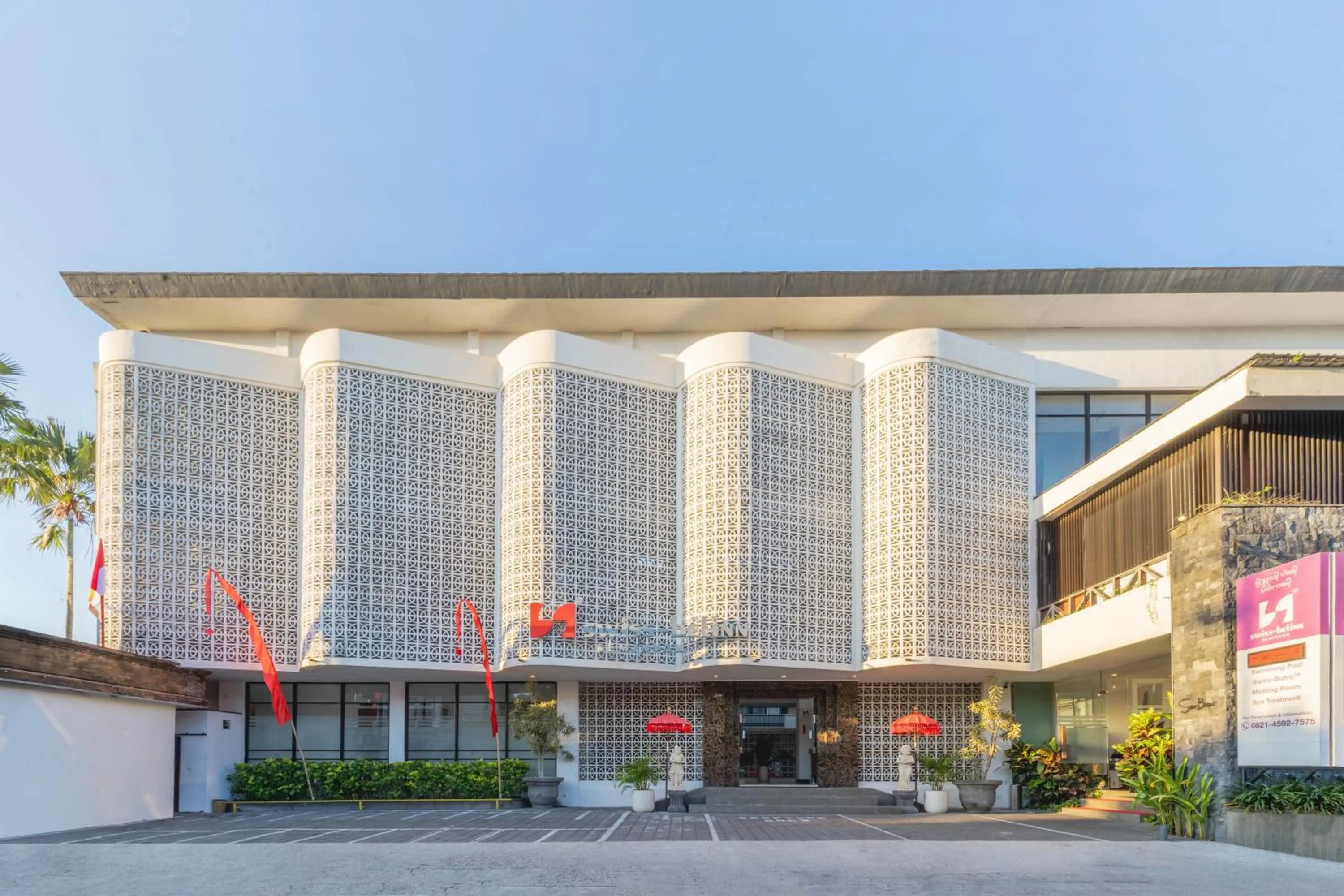 Facade/entrance in Swiss-Belinn Seminyak