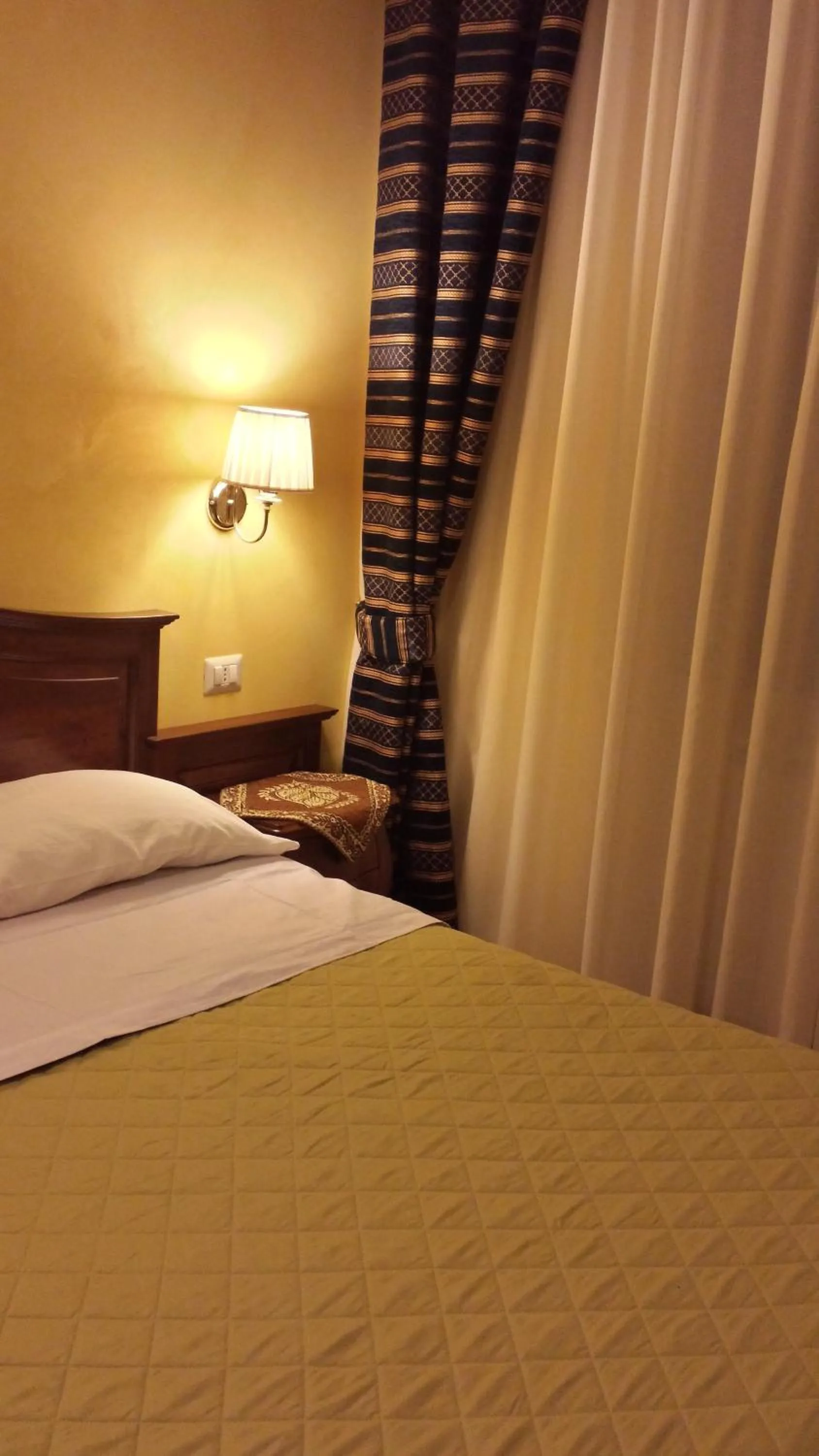 Decorative detail, Bed in 3 Lati di Pitagora B&B