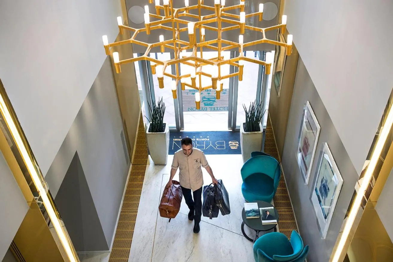 Communal lounge/ TV room in Hotel Byron