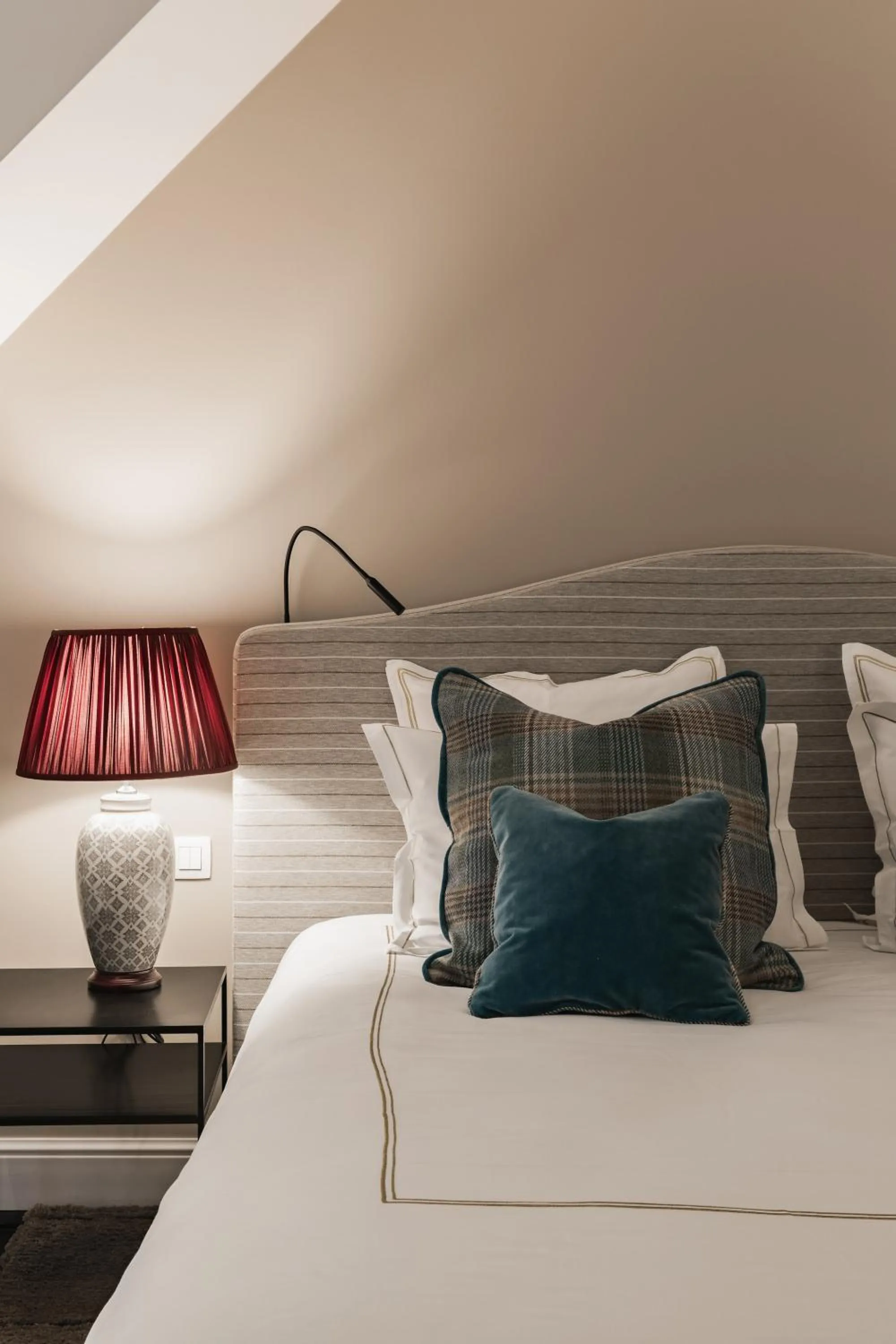 Bed in De Lindenhoeve Boutique Hotel