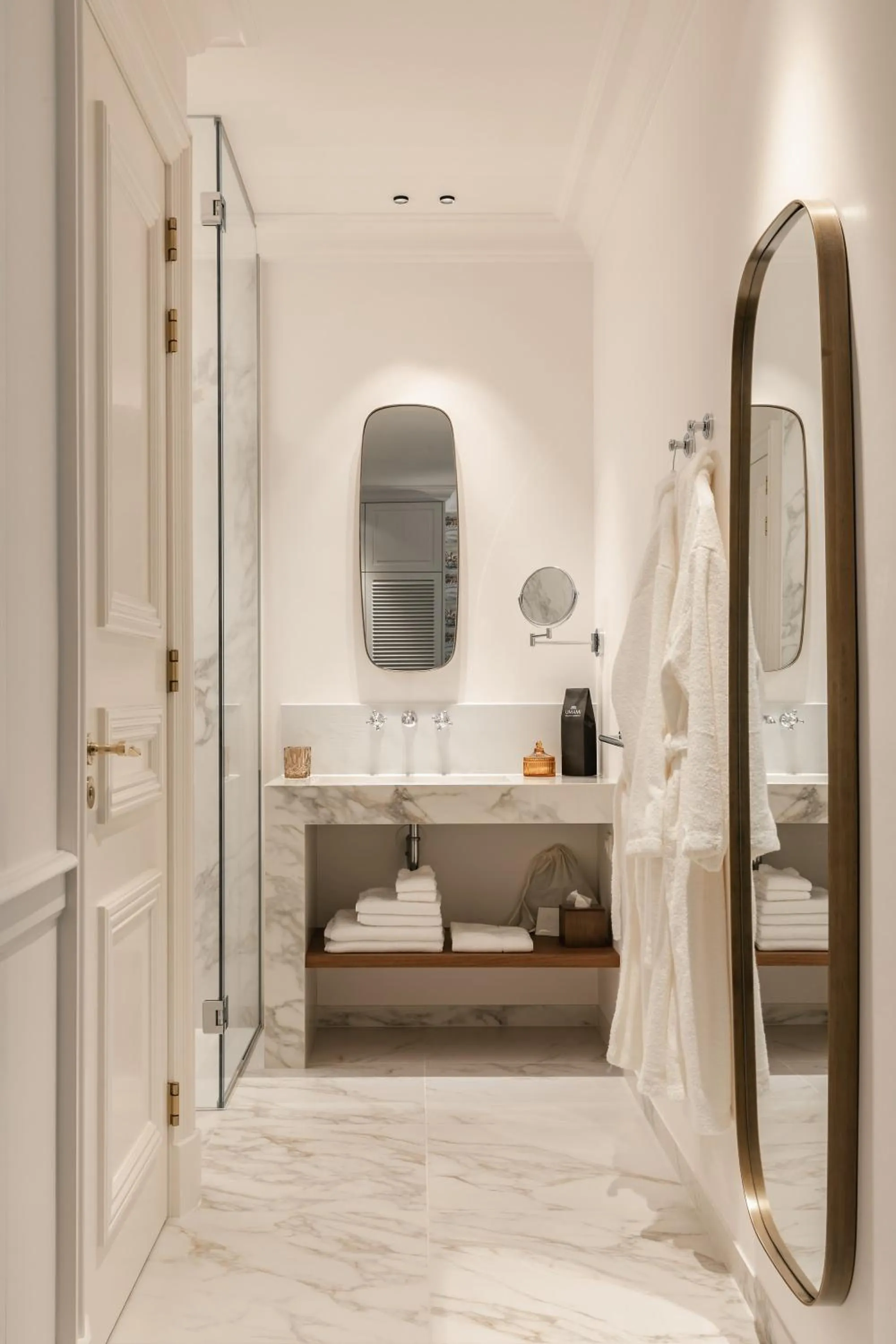 Shower, Bed in De Lindenhoeve Boutique Hotel