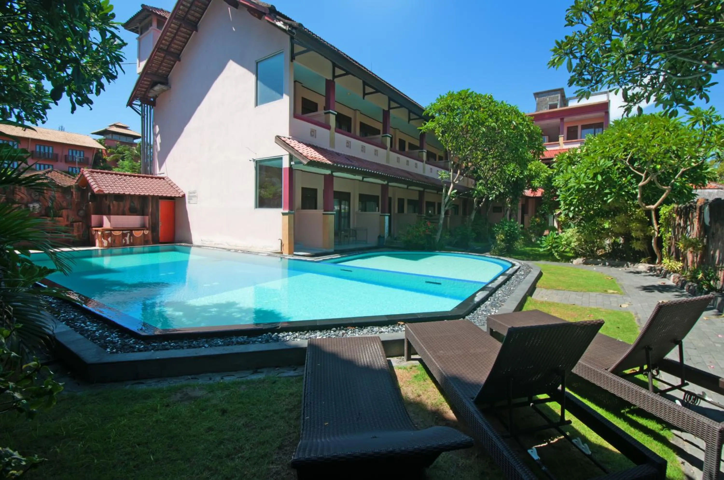 Swimming pool in Pesona Beach Inn