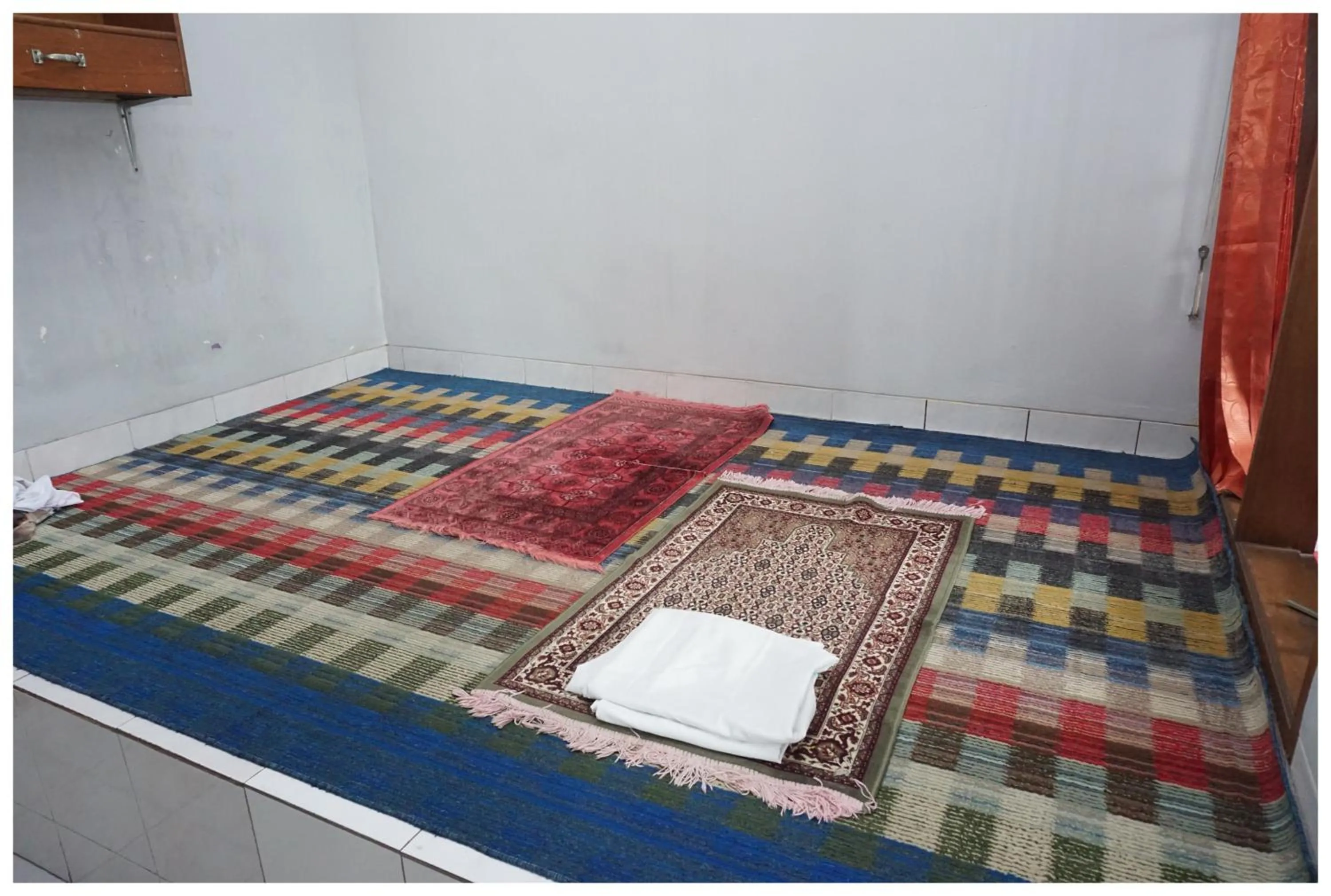 Place of worship, Bed in Budi House & Food Station