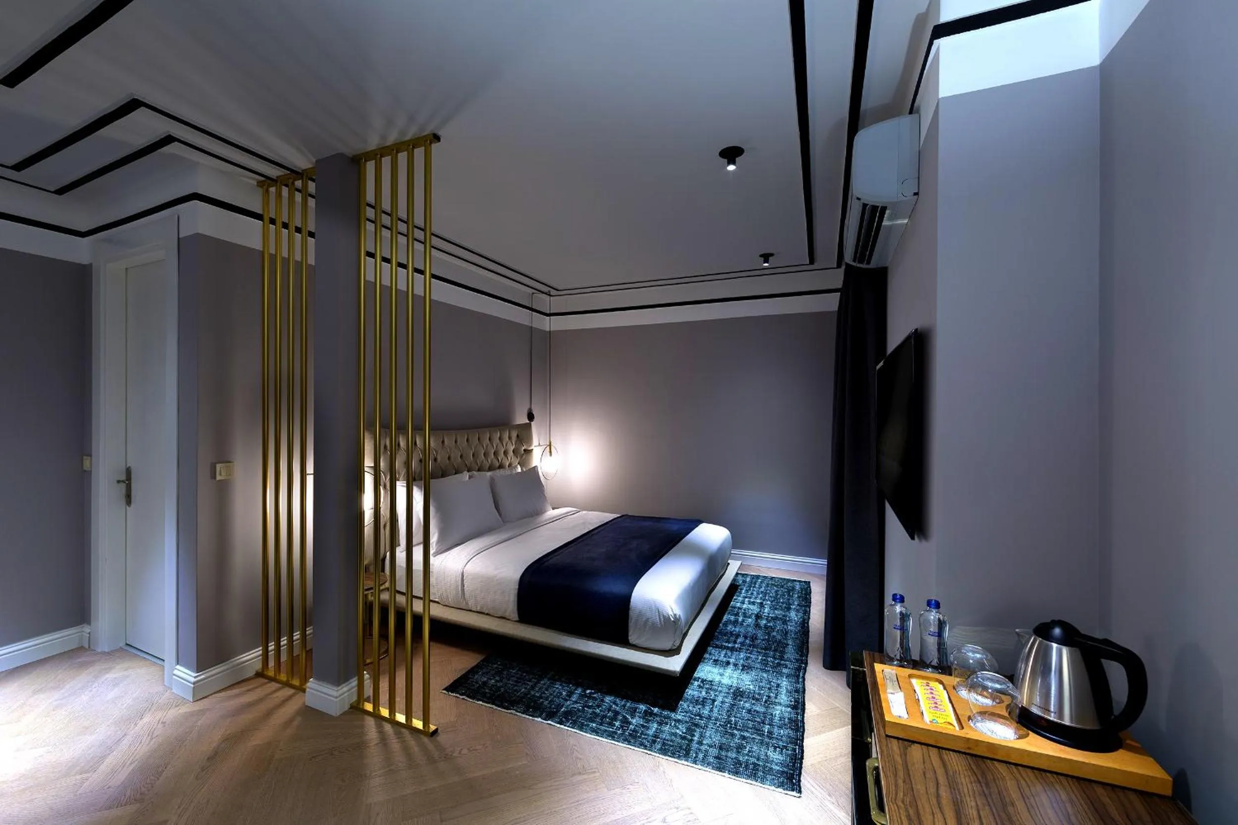 Library, Bed in Walton Hotels Galata