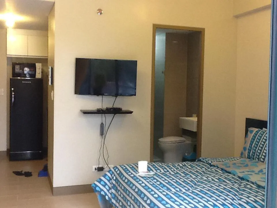 Bed in Palm Tree Genlex Condo