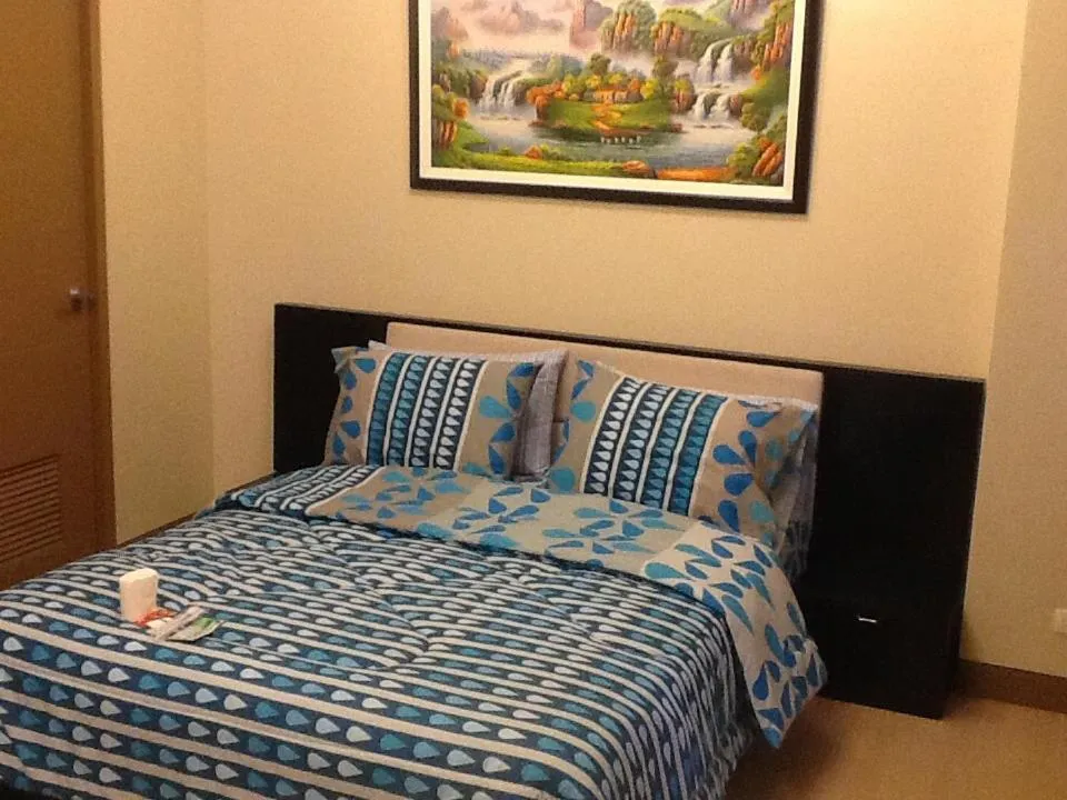 Bed in Palm Tree Genlex Condo