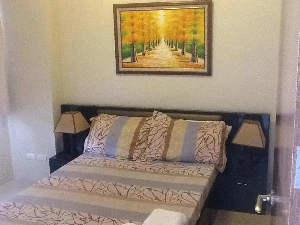 Bed in Palm Tree Genlex Condo