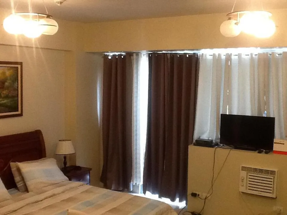 Bed in Palm Tree Genlex Condo