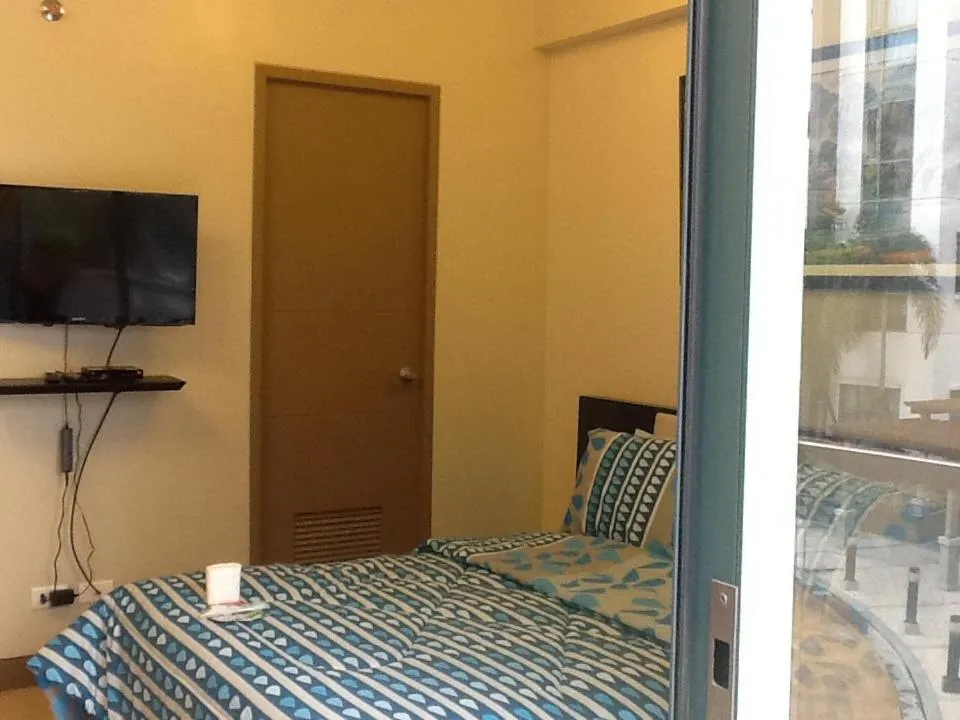 Bed in Palm Tree Genlex Condo