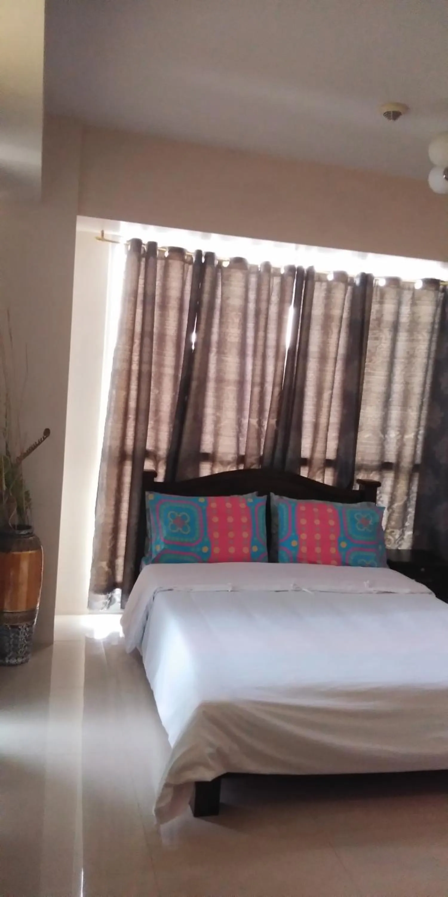 Bed in Palm Tree Genlex Condo