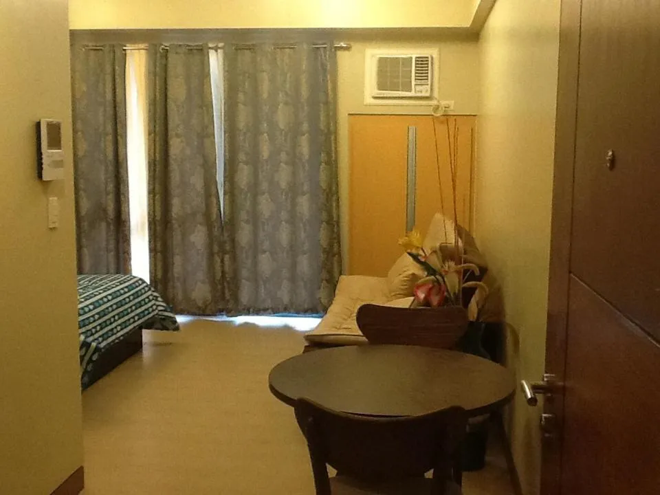 Bed in Palm Tree Genlex Condo