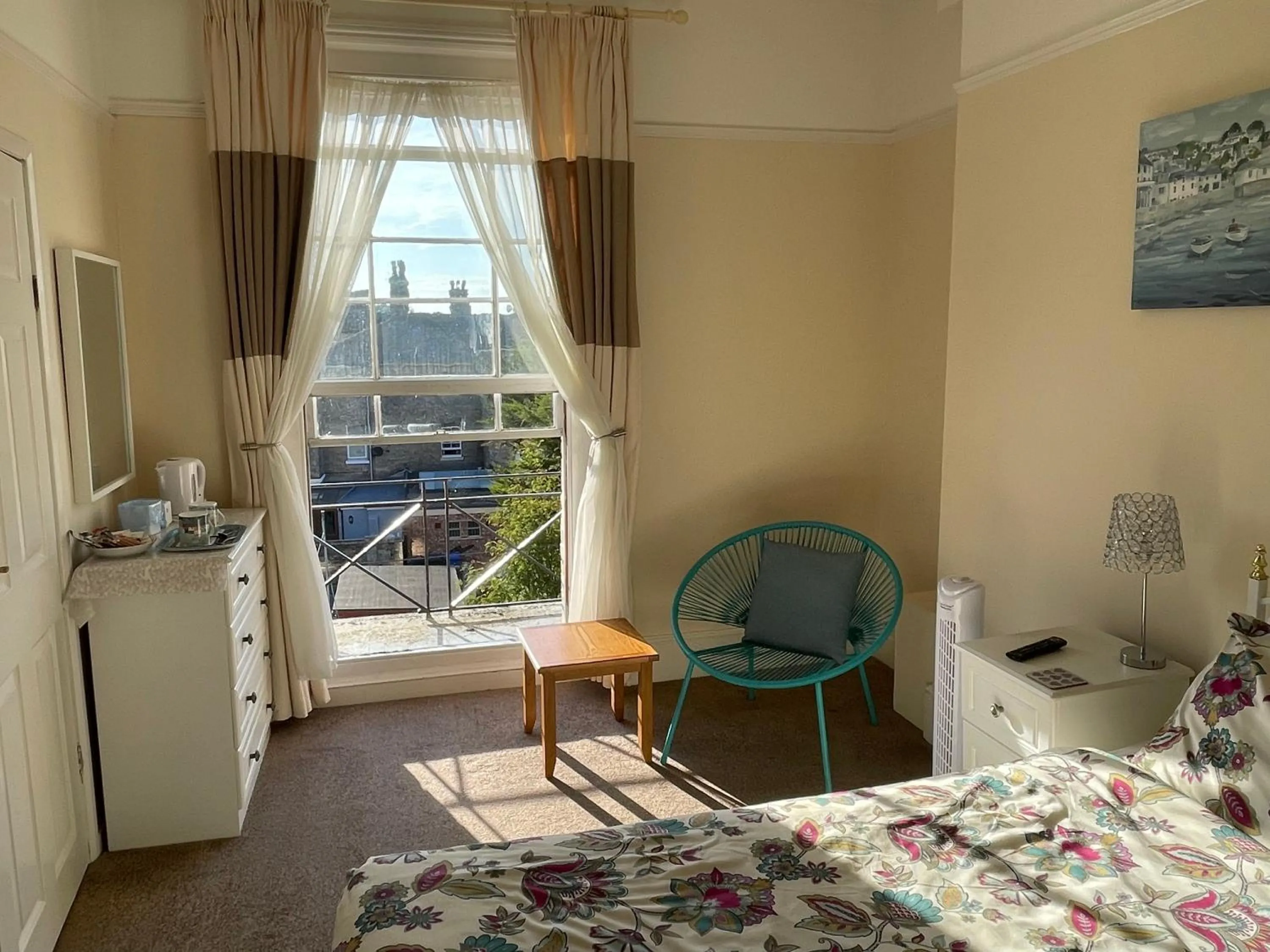 Bedroom, Bed in Bon-Ami