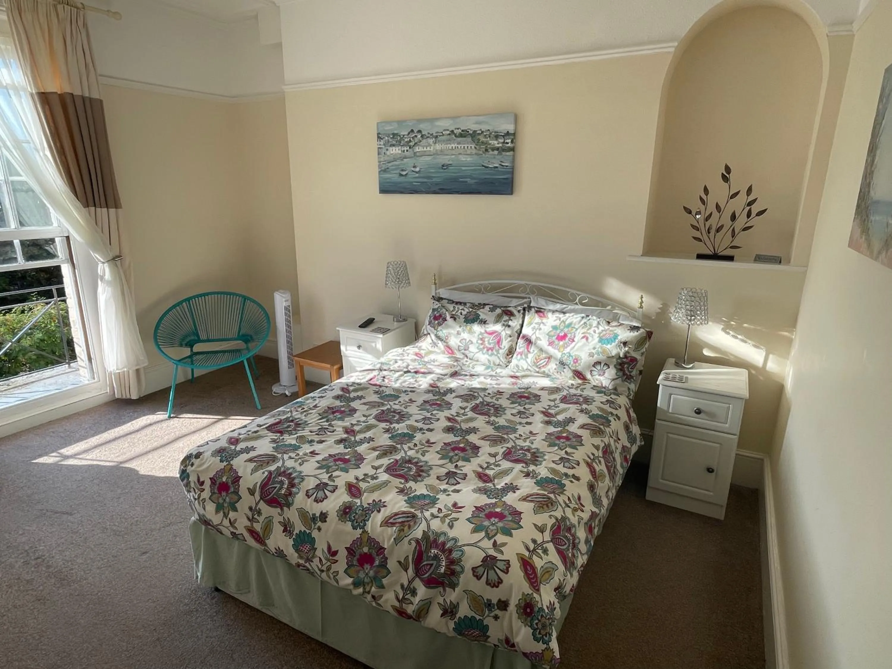 Bedroom, Bed in Bon-Ami