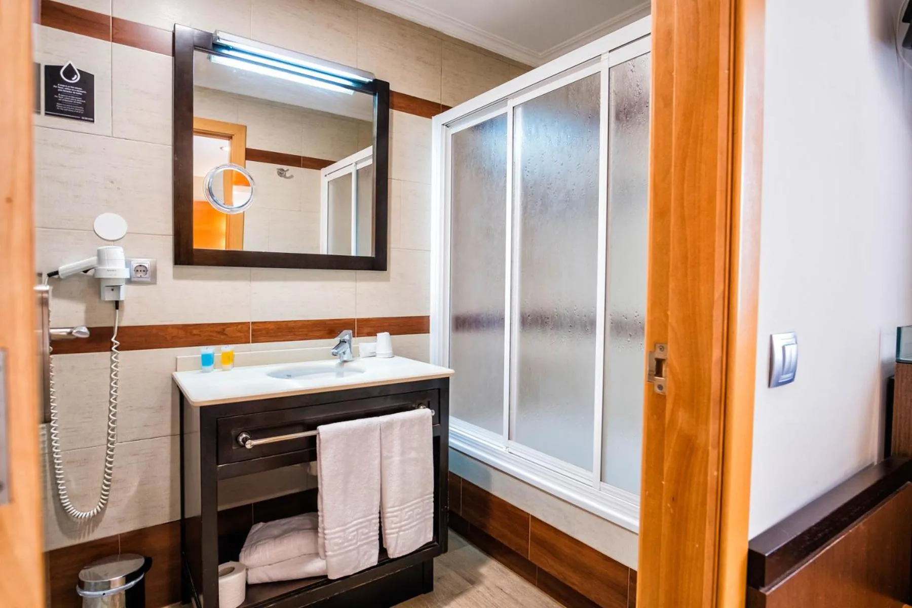 Shower in Hotel Alda Bonaval