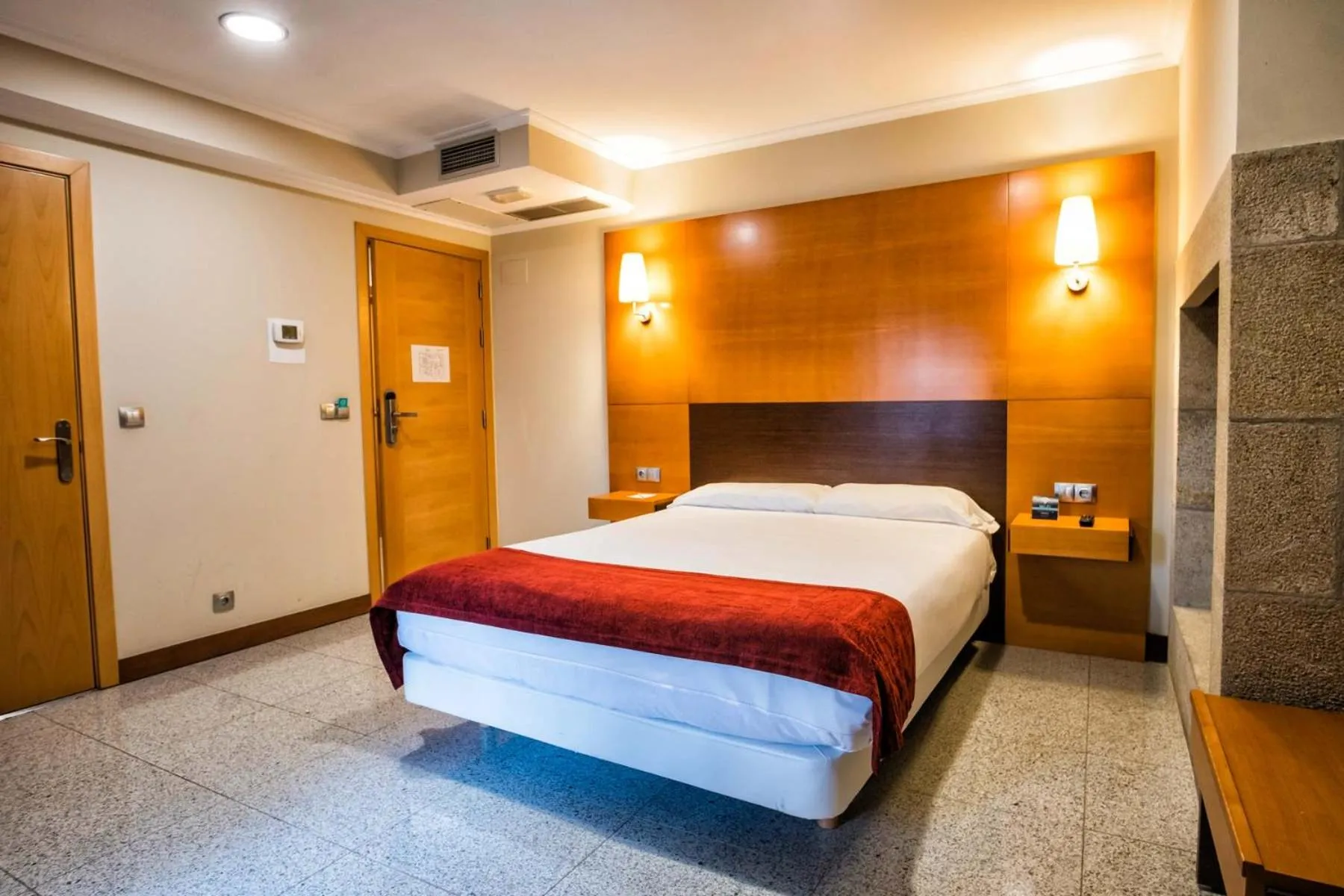 Bed in Hotel Alda Bonaval