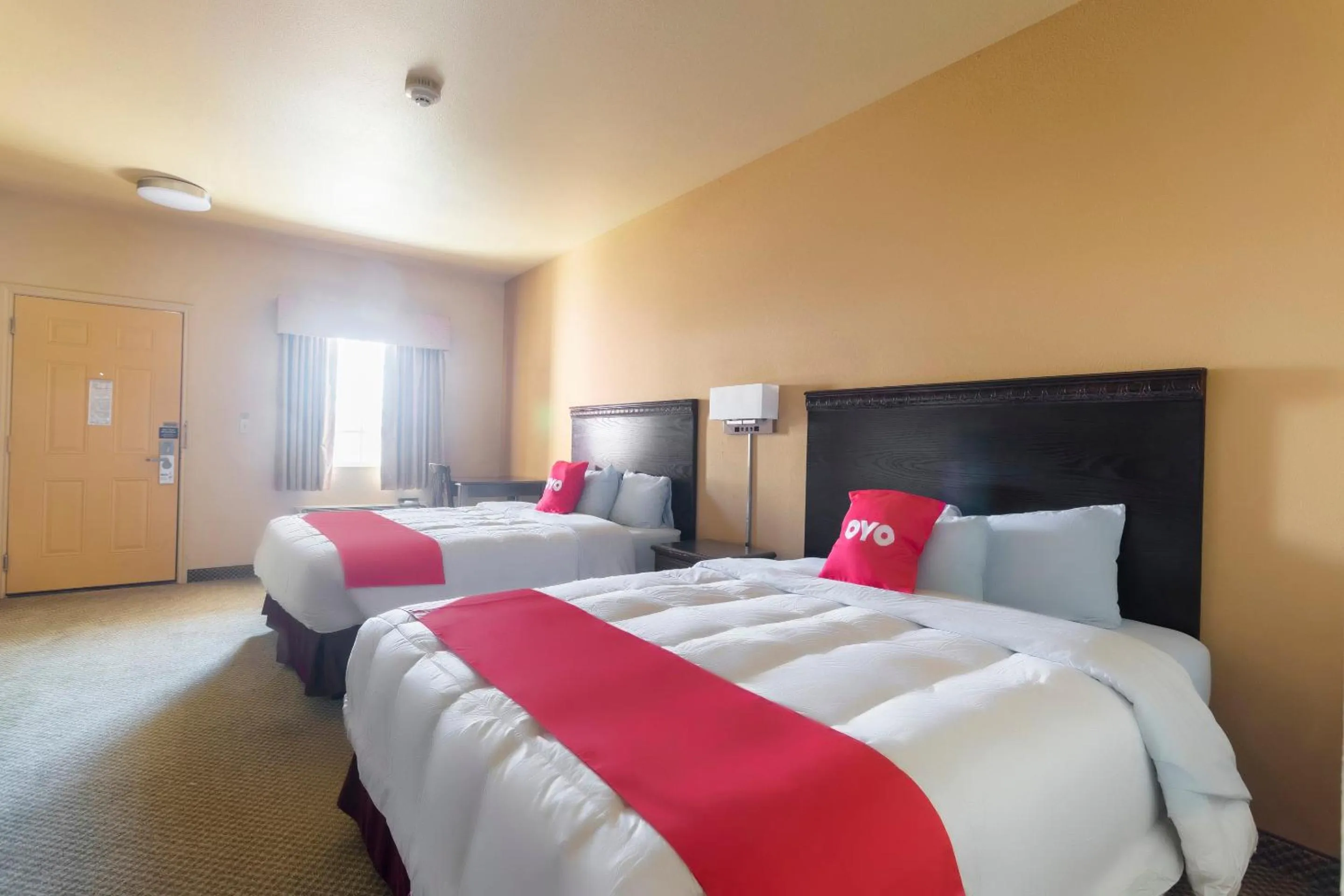 Bedroom, Bed in OYO Hotel Valley View TX, I-35