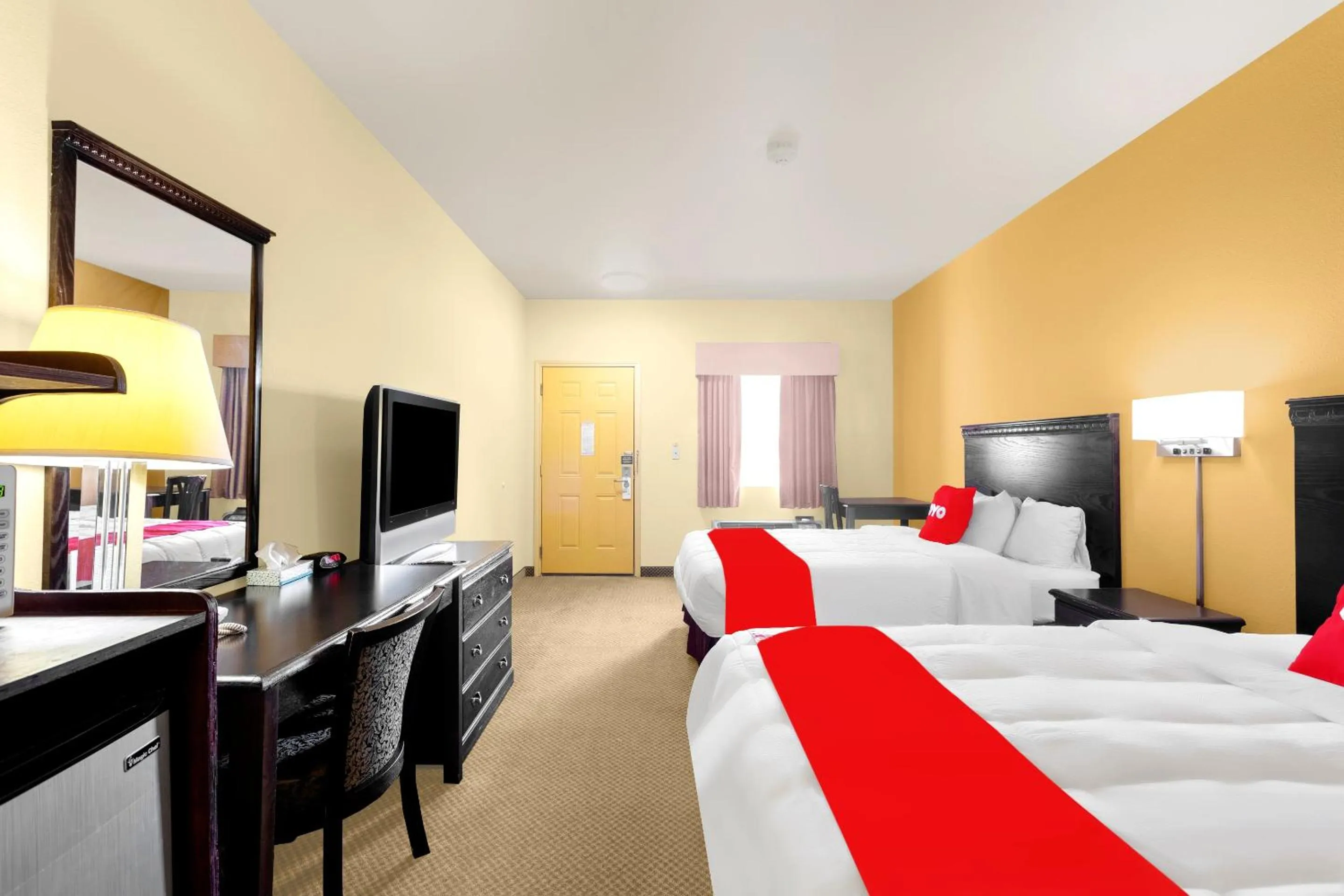 Bedroom, Bed in OYO Hotel Valley View TX, I-35