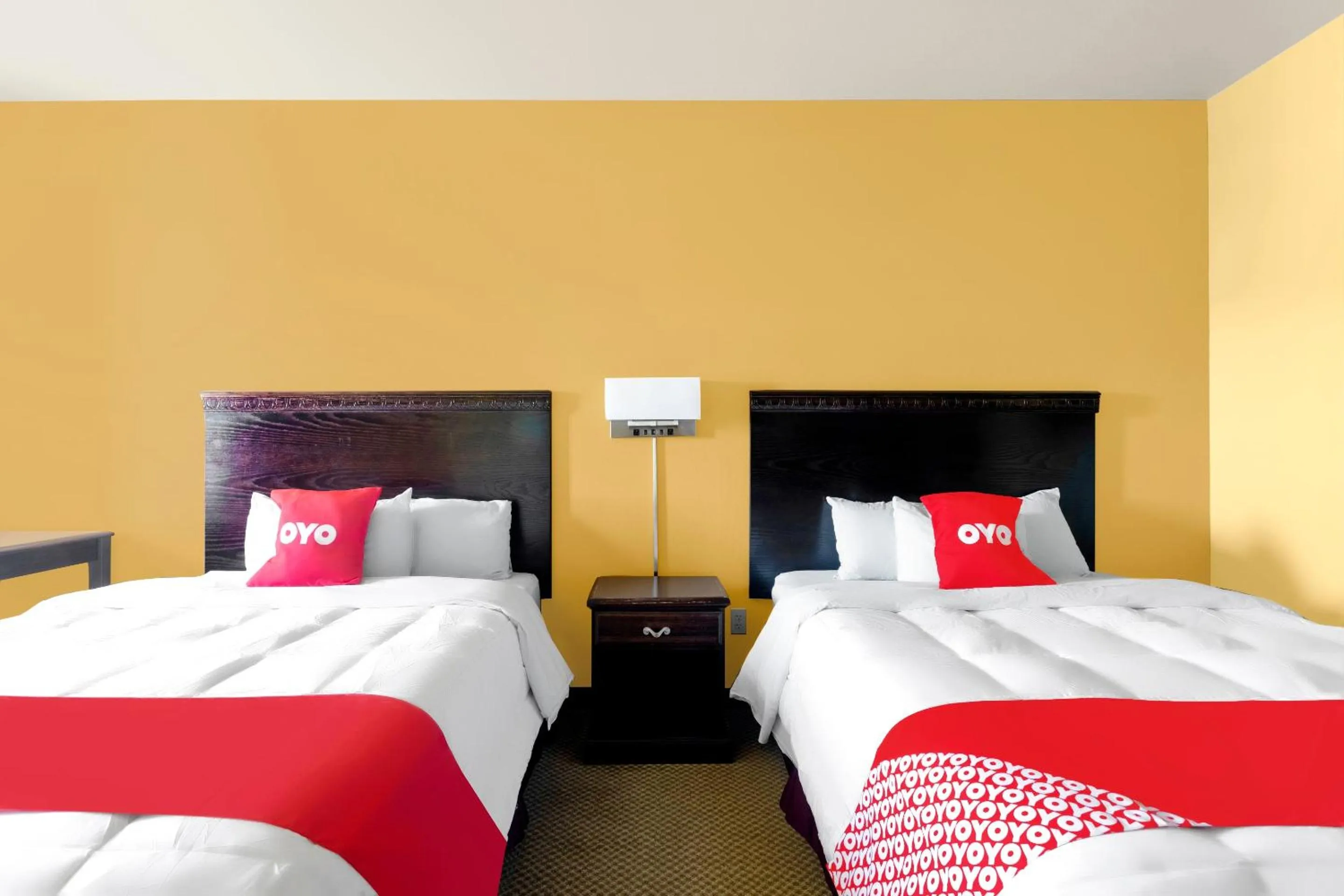 Bedroom, Bed in OYO Hotel Valley View TX, I-35