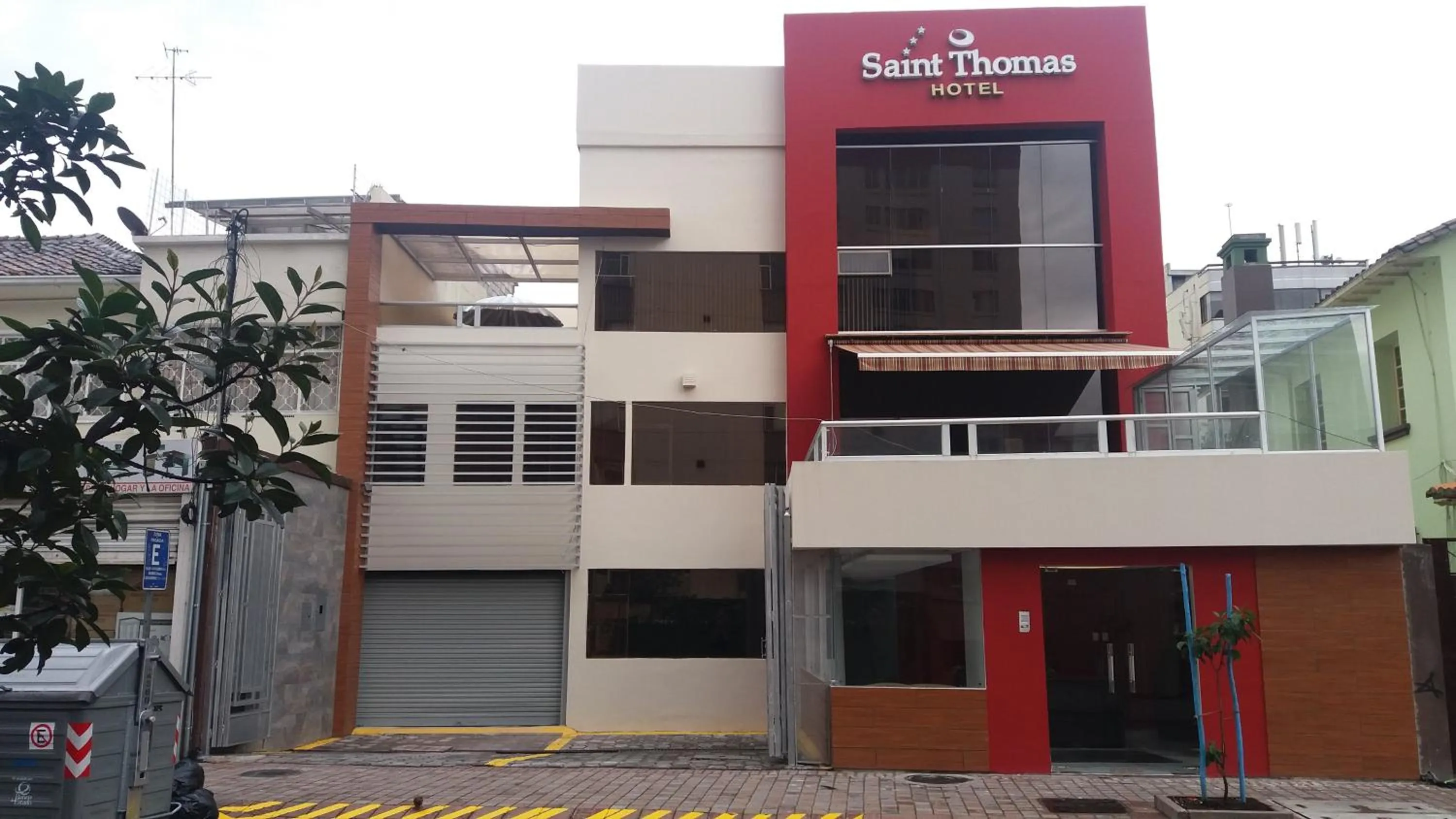 Facade/entrance in Hotel Saint Thomas