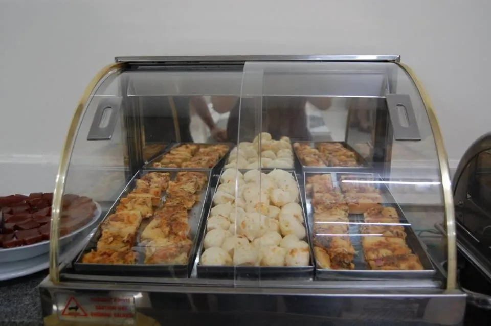 Food and drinks in Ano Bom Palace Hotel