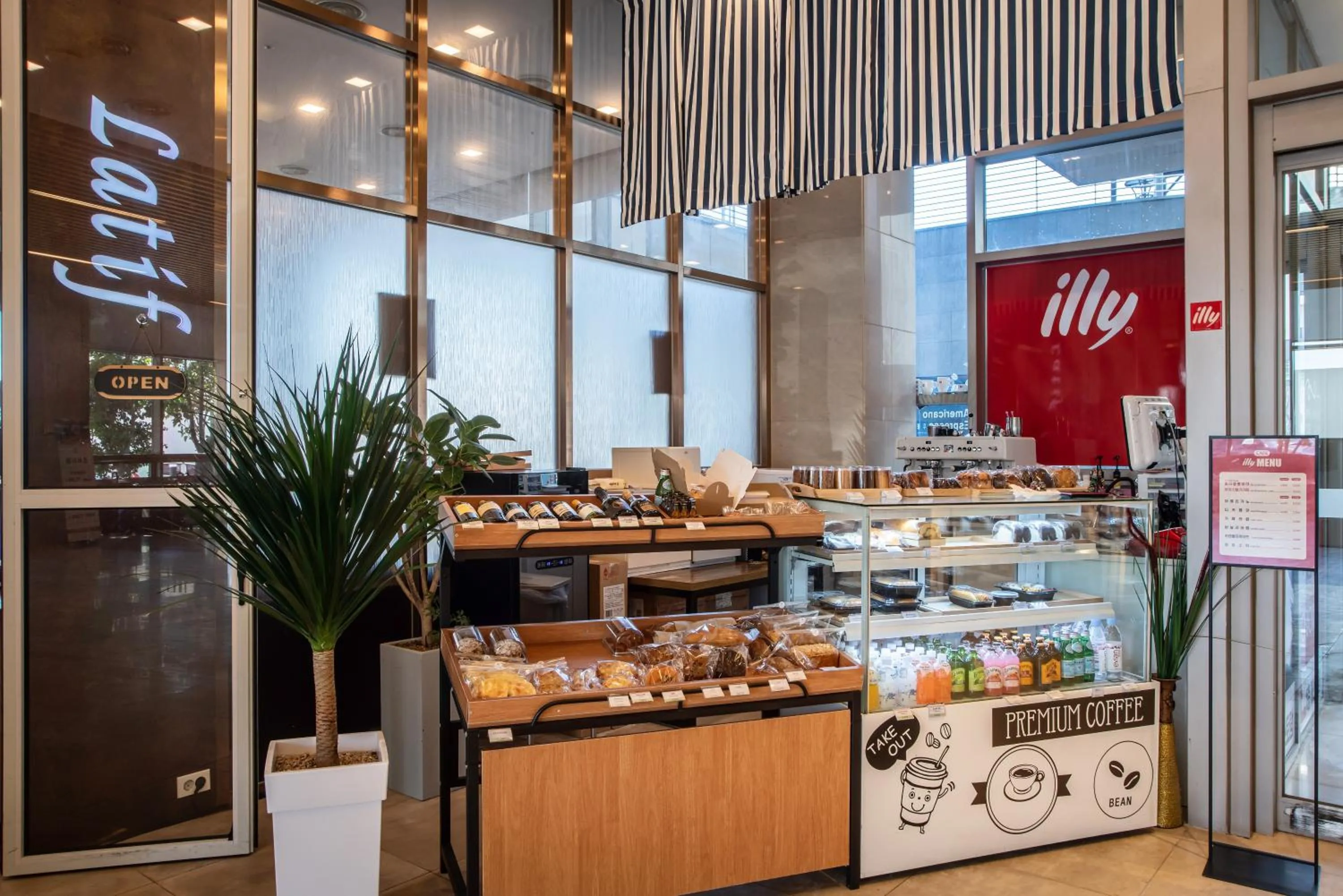 On-site shops in Hotel Regent Marine The Blue