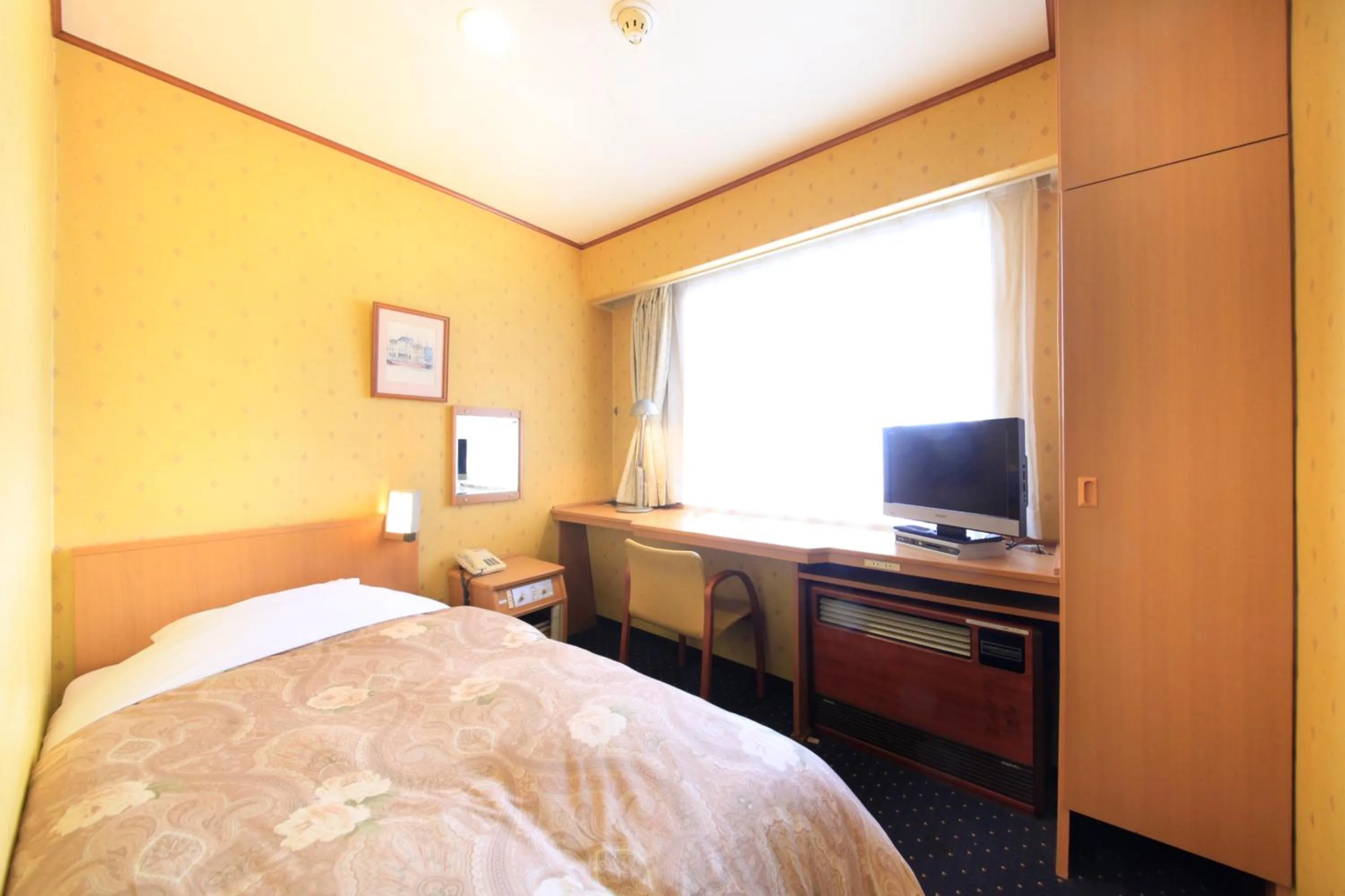 Photo of the whole room, Bed in Niigata Station Hotel