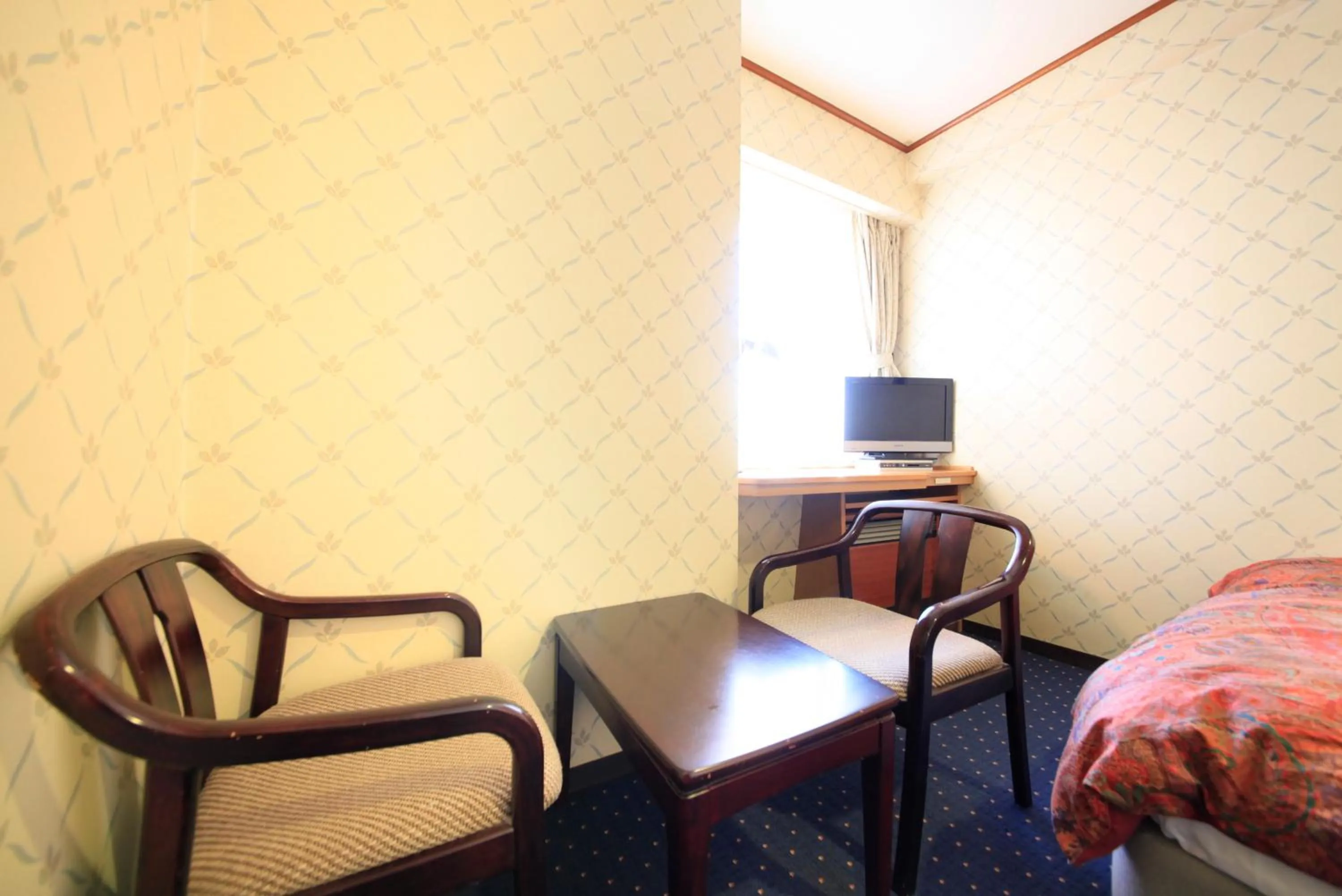 Seating area, Bed in Niigata Station Hotel