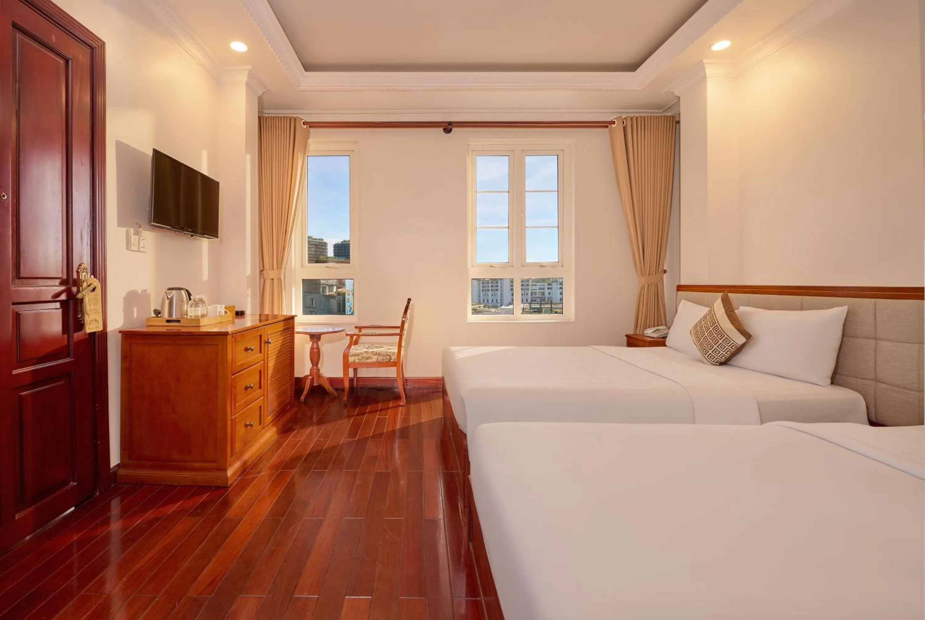 Bedroom, Bed in Diamond Hotel