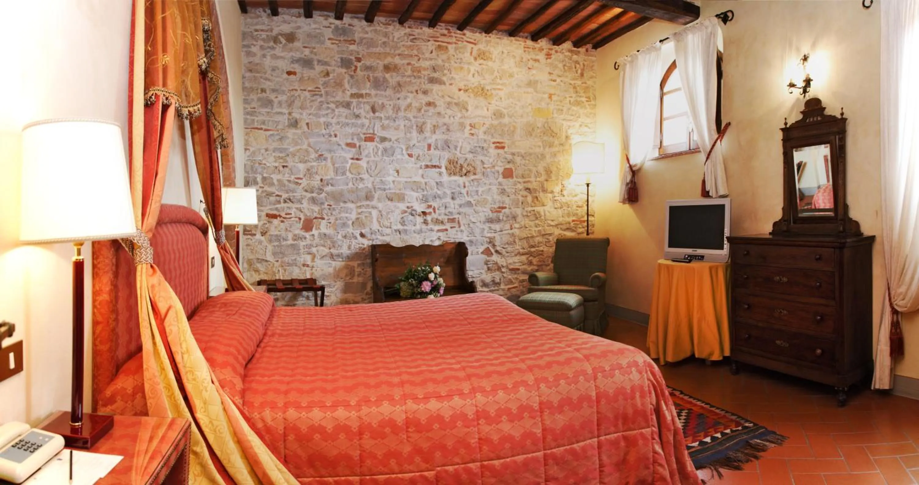 Photo of the whole room, Bed in Castello di Spaltenna Exclusive Resort & Spa
