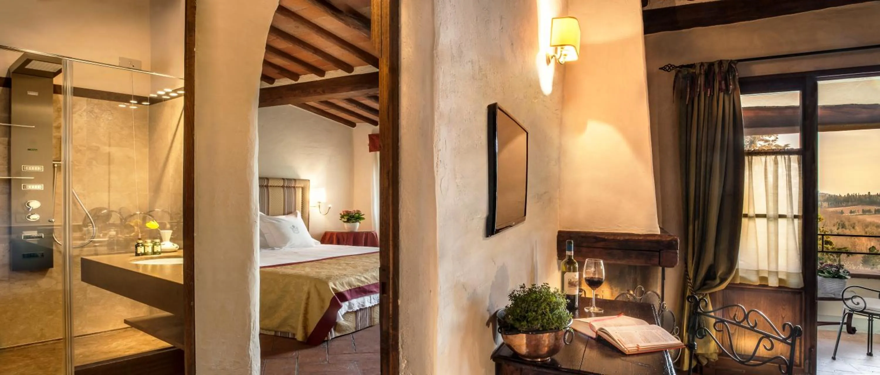 Decorative detail, Bed in Castello di Spaltenna Exclusive Resort & Spa