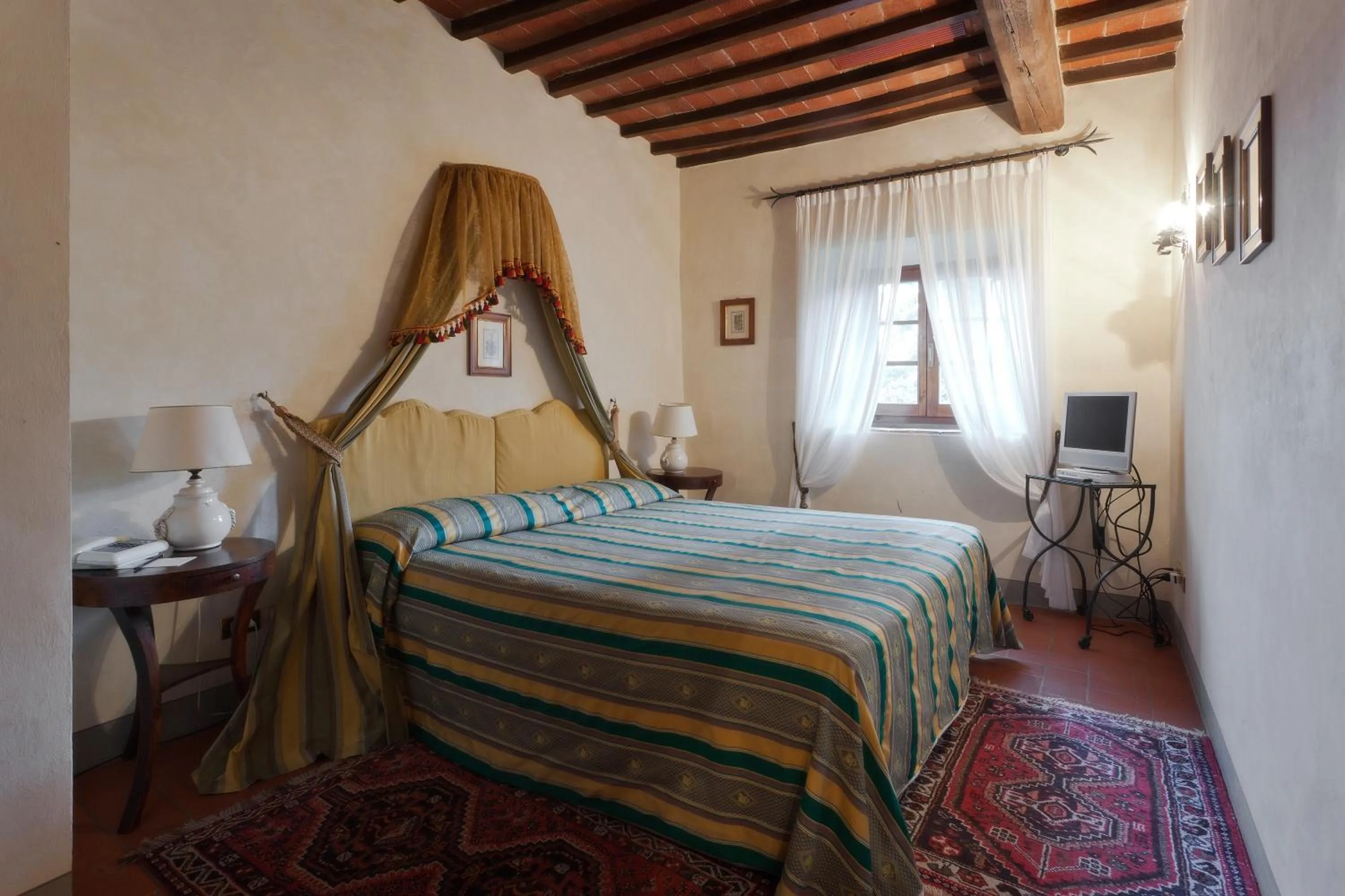TV and multimedia, Bed in Castello di Spaltenna Exclusive Resort & Spa