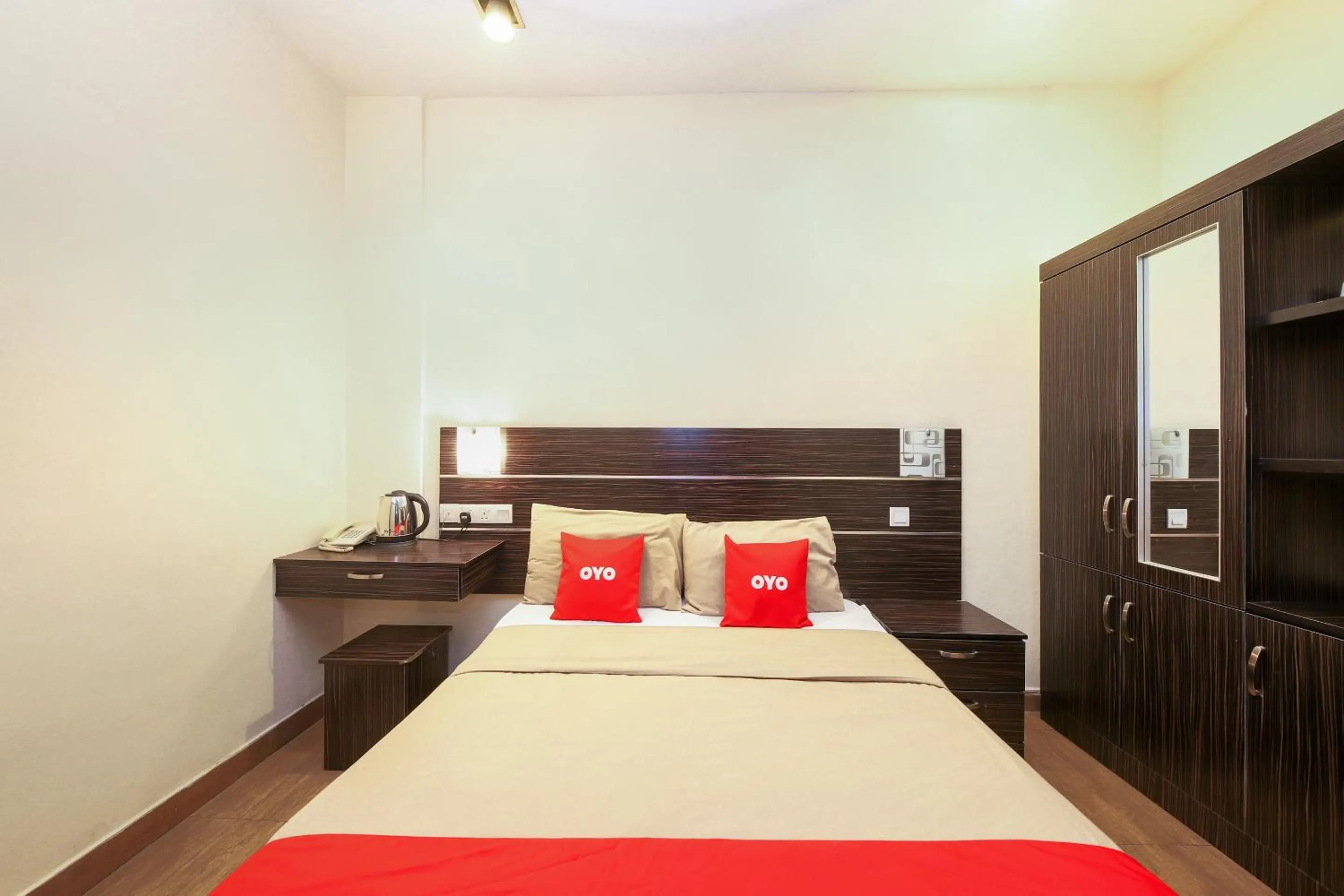 Bedroom in OYO 108 Golden Palace Hotel