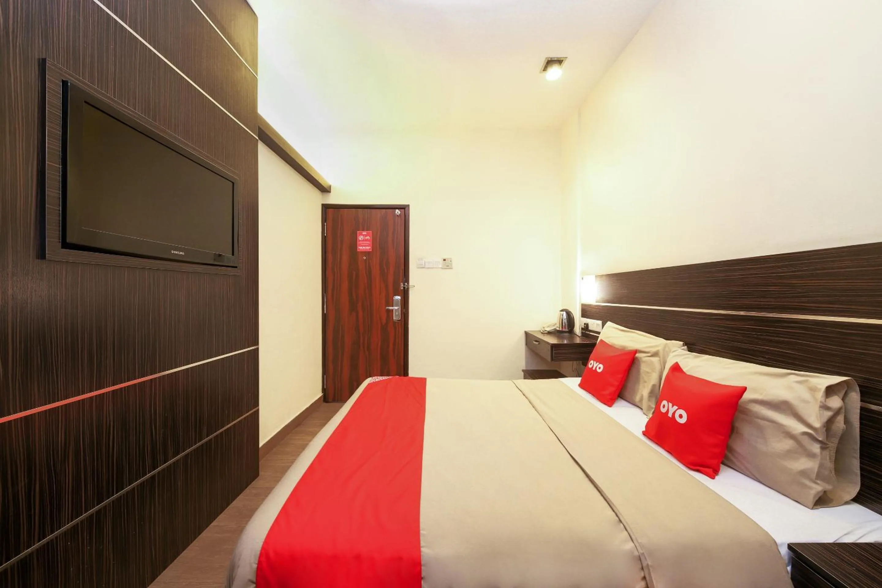 Bedroom in OYO 108 Golden Palace Hotel