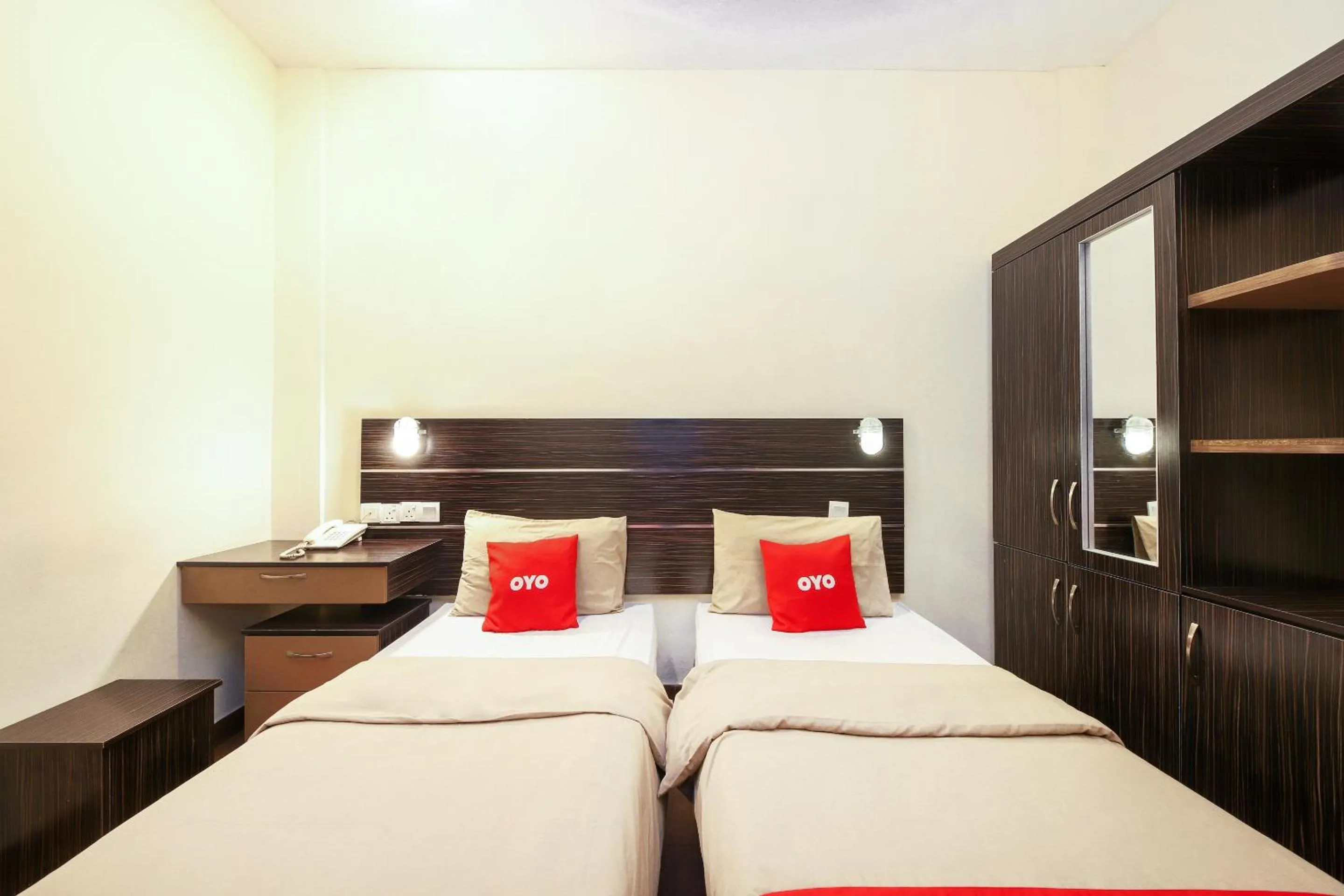 Bedroom in OYO 108 Golden Palace Hotel