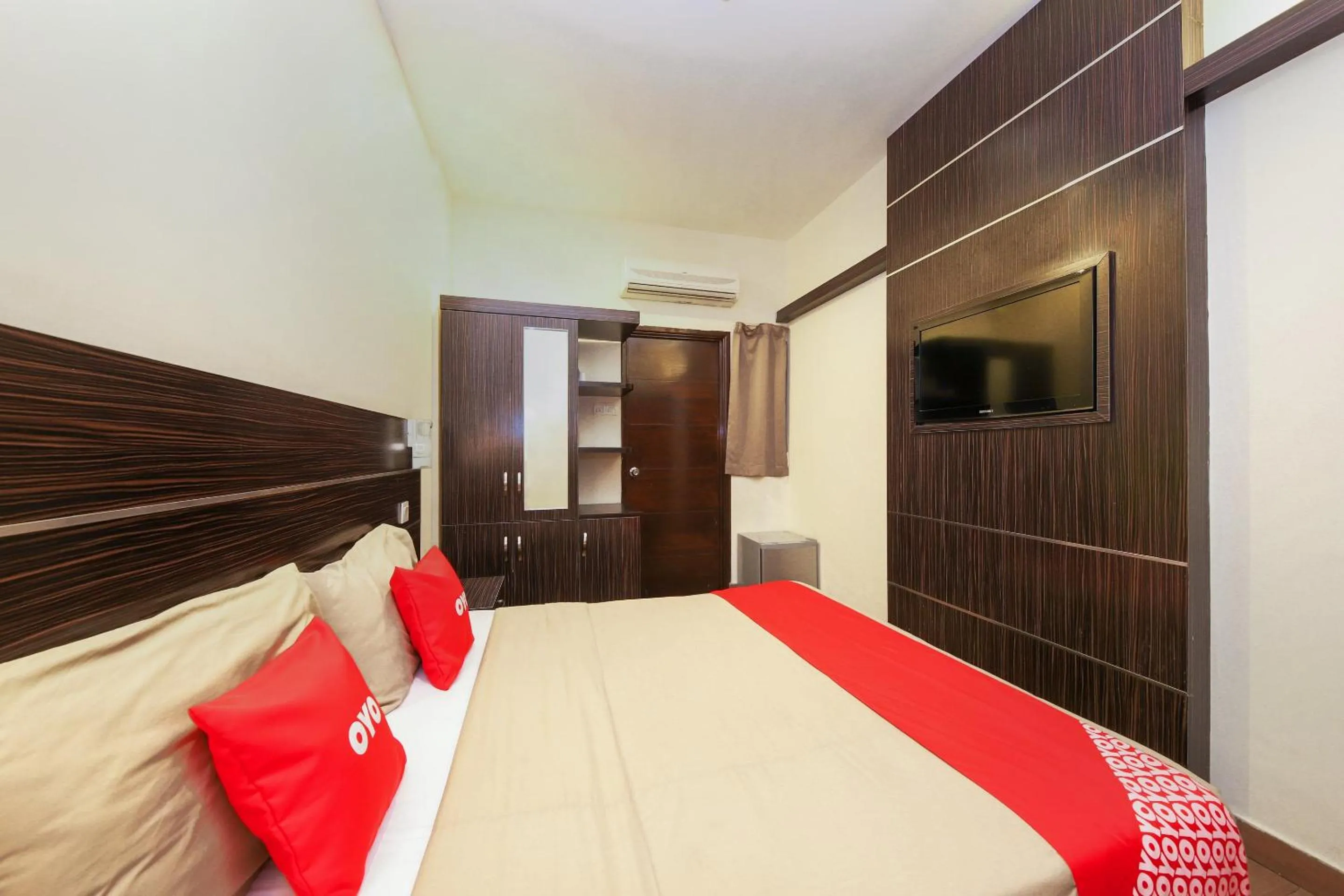 Bedroom in OYO 108 Golden Palace Hotel