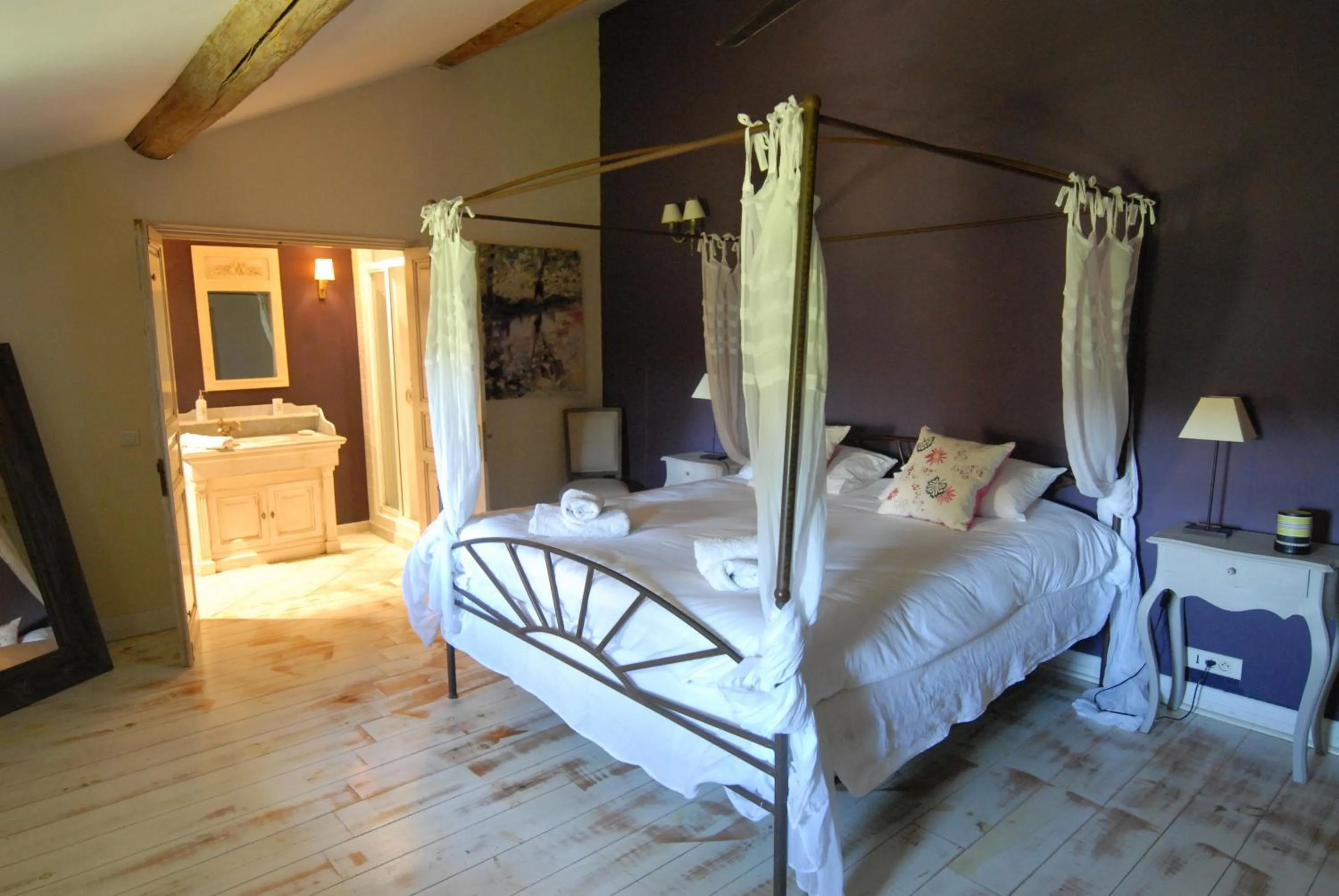 Bathroom, Bed in Clos De La Fontaine