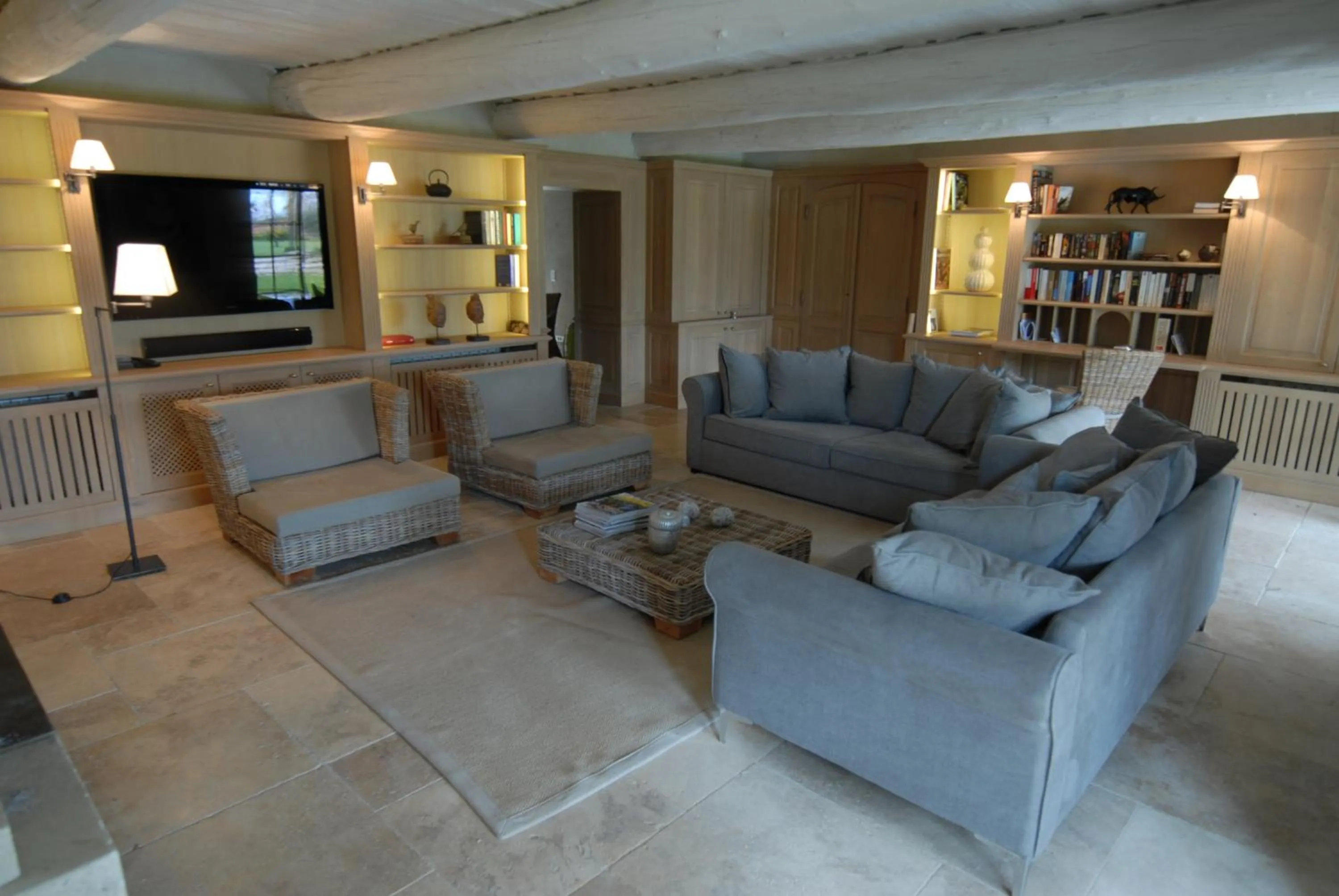 Communal lounge/ TV room in Clos De La Fontaine