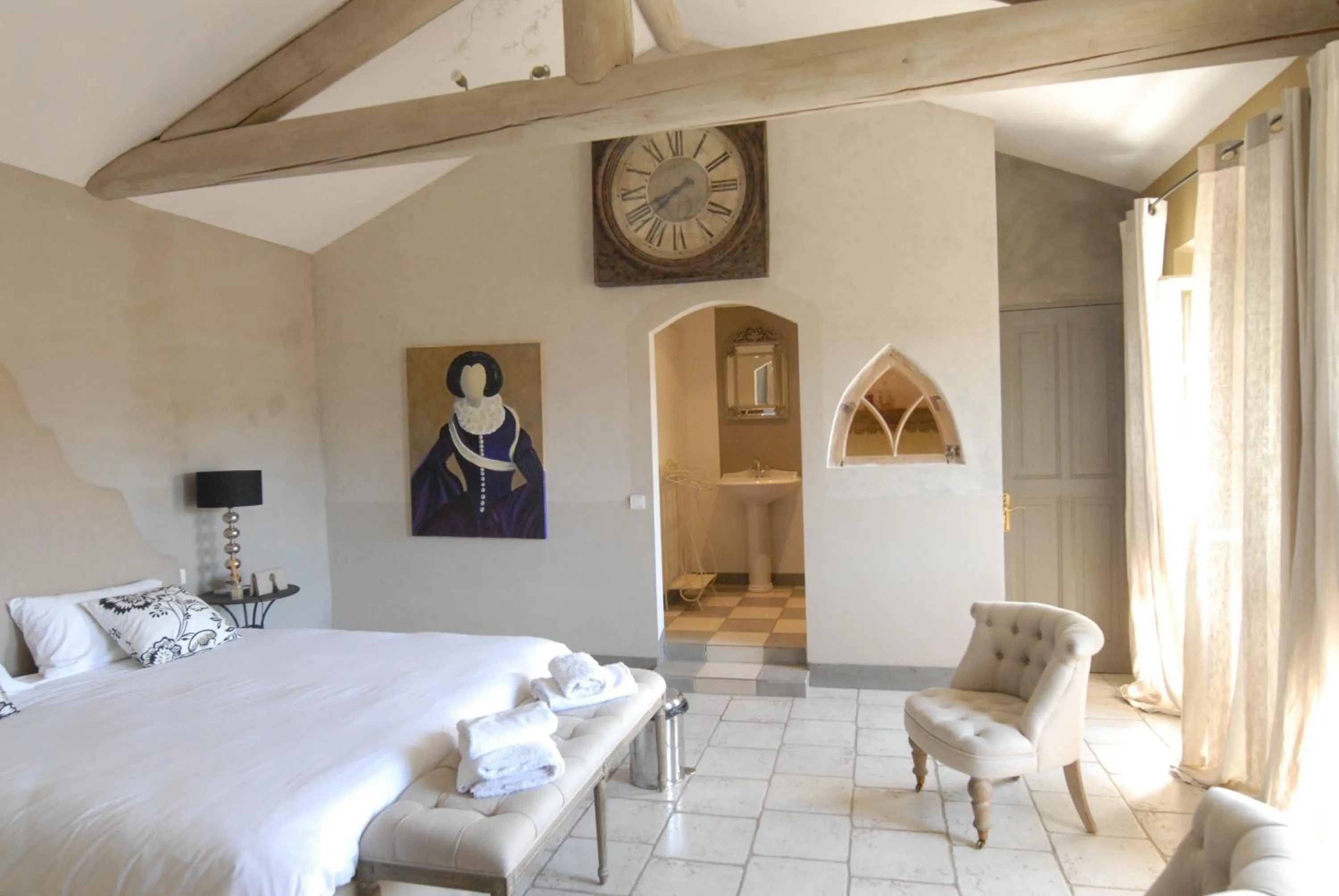 Photo of the whole room, Bed in Clos De La Fontaine