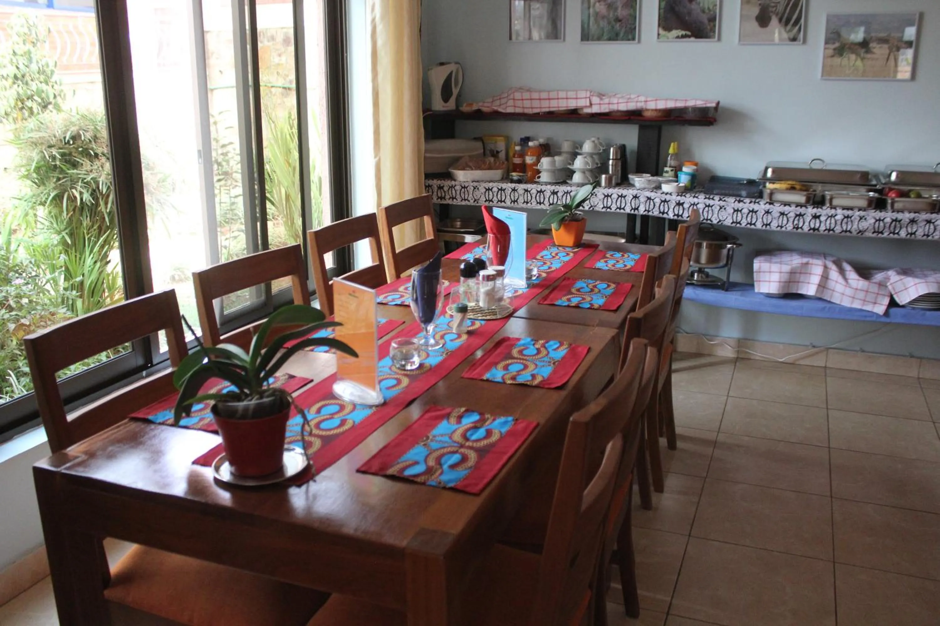 Restaurant/places to eat in Umusambi B&B