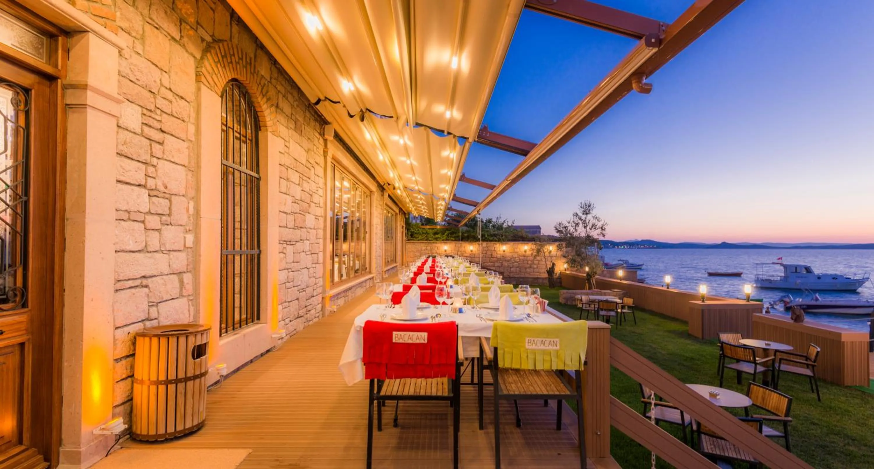 Restaurant/places to eat in Bacacan Otel