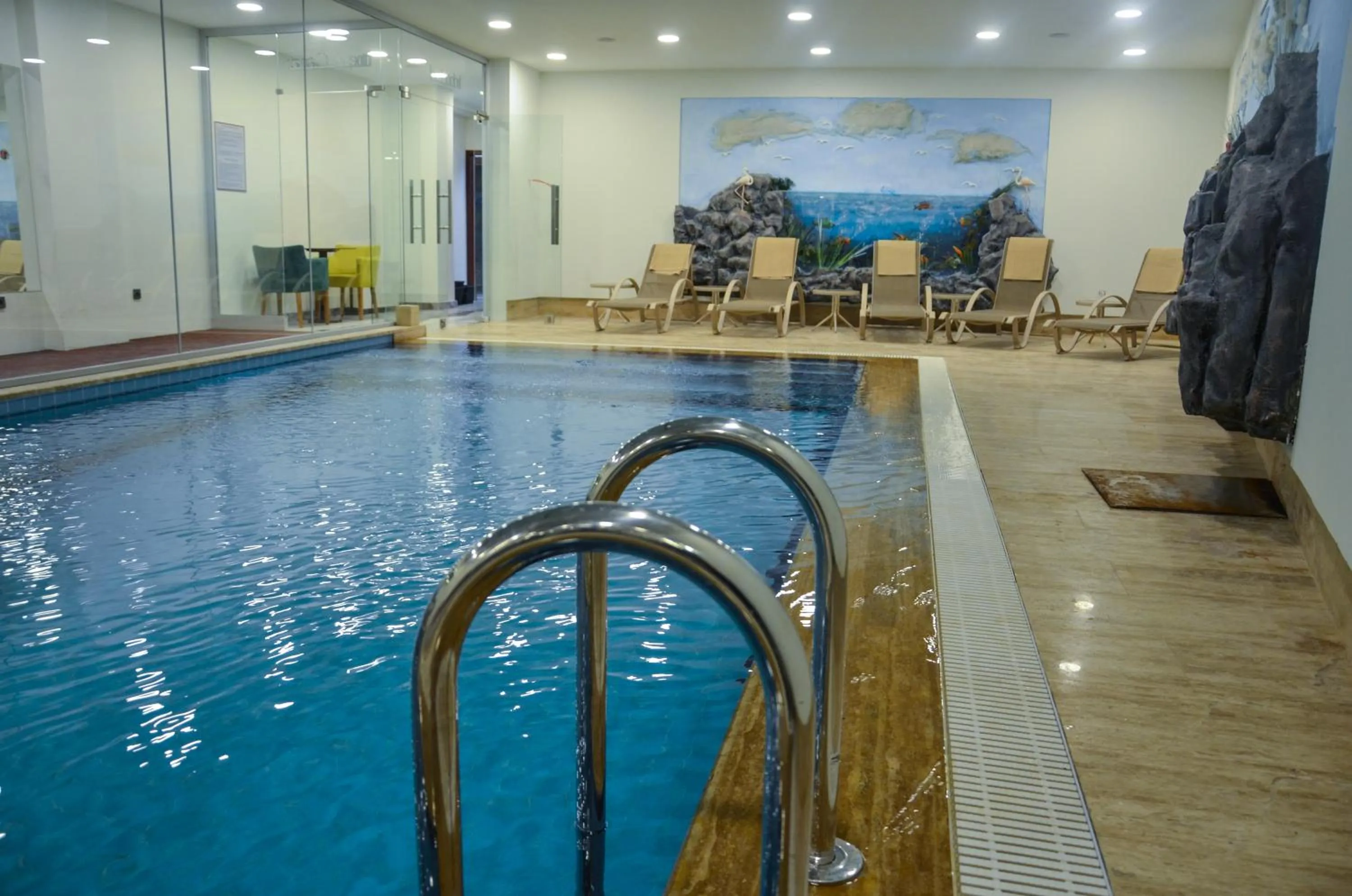 Swimming pool in Bacacan Otel