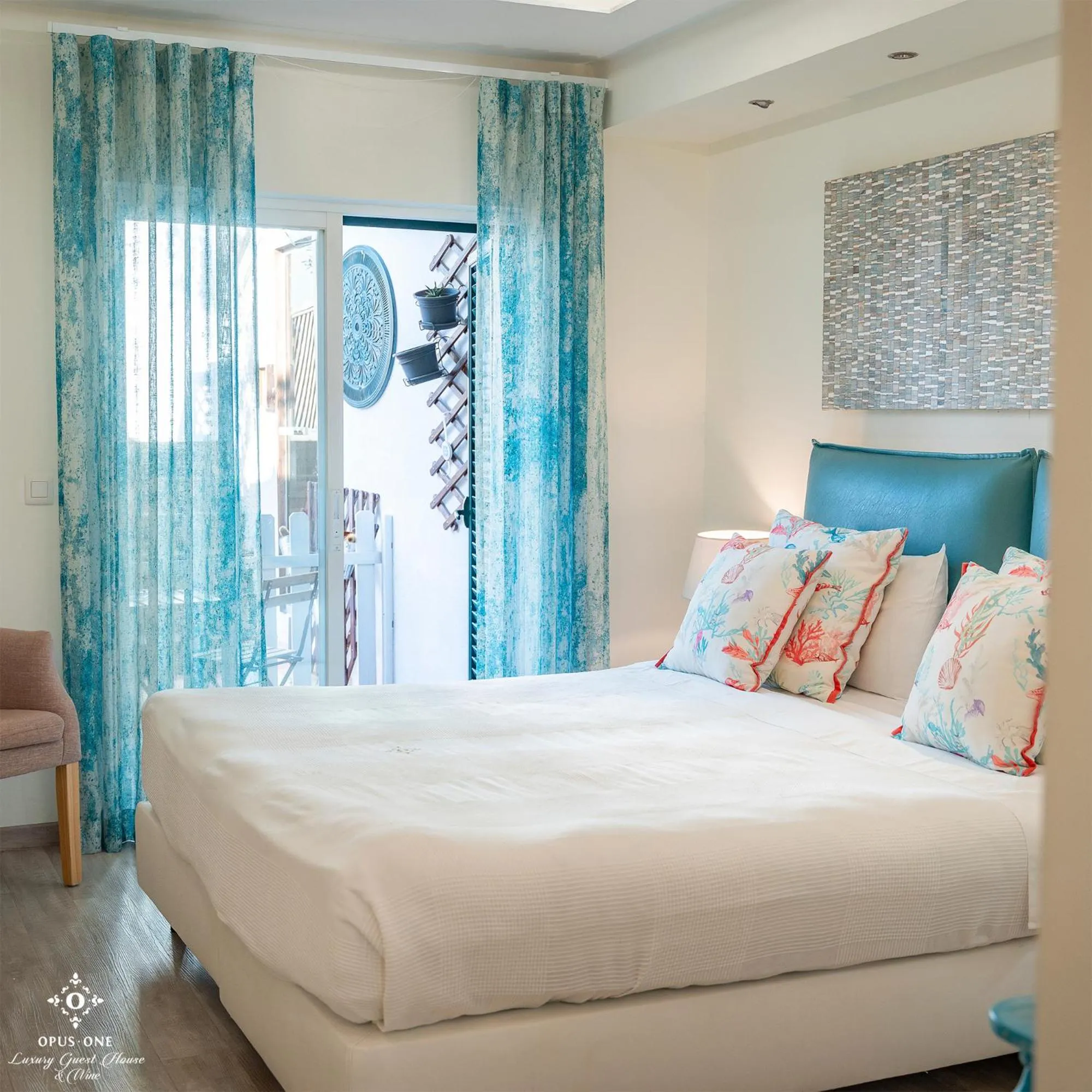 Opus One Luxury Guest House & Wine