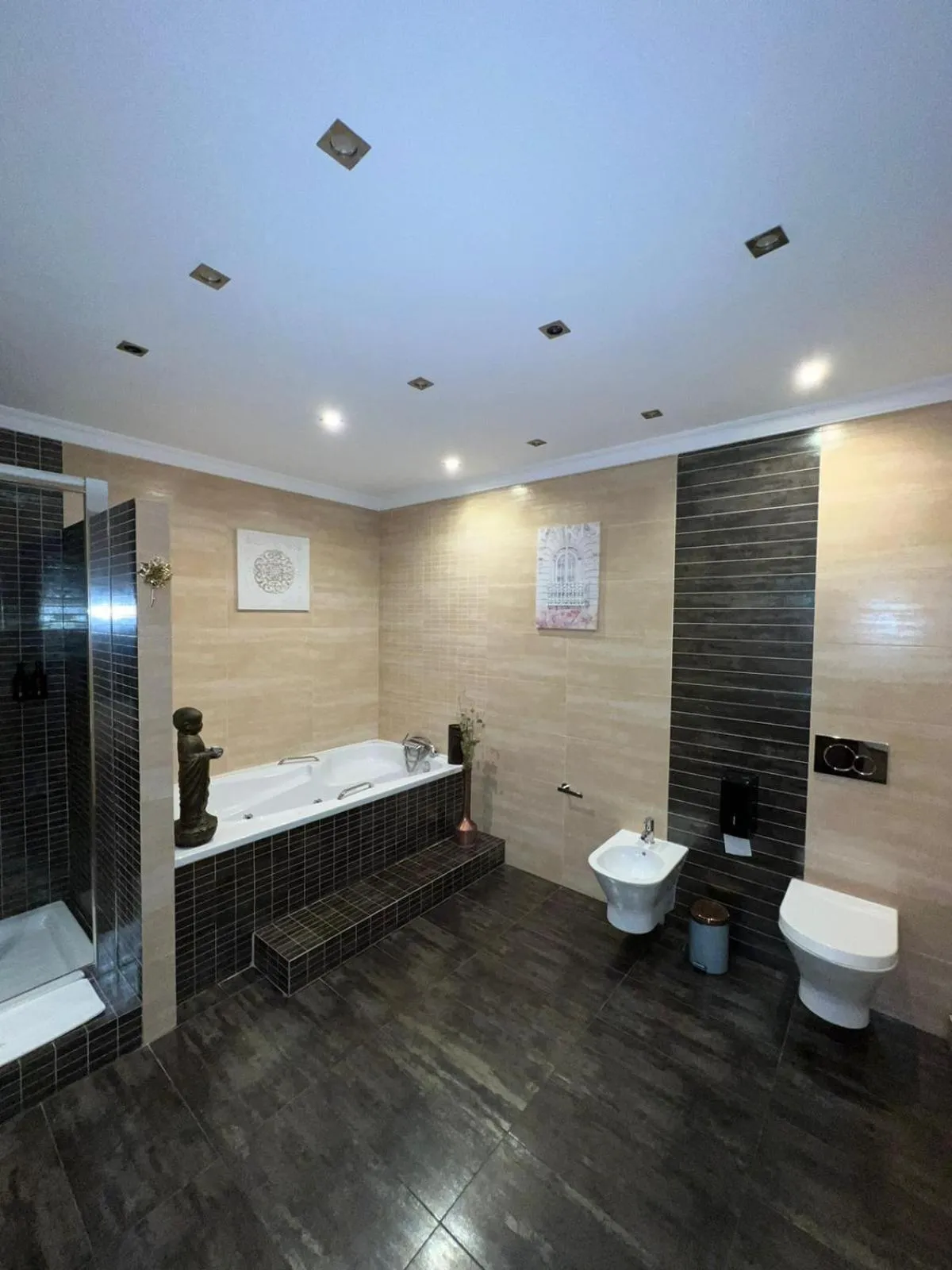 Opus One Luxury Guest House & Wine